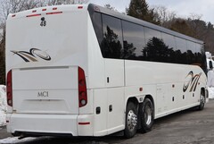 2014 MCI J4500 - Image 9