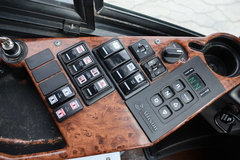 2014 MCI J4500 - Image 24