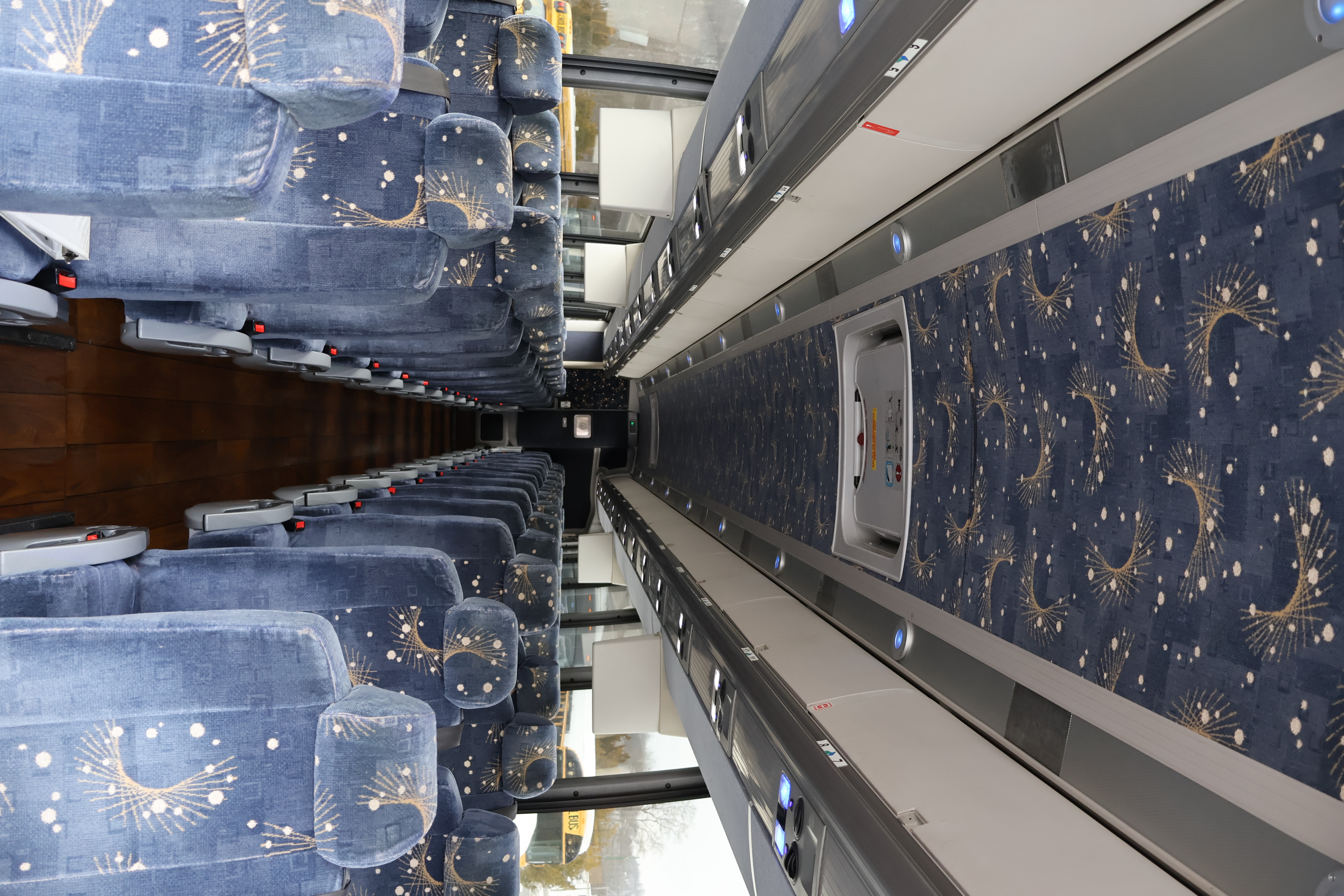 2014 MCI J4500 - Image 16