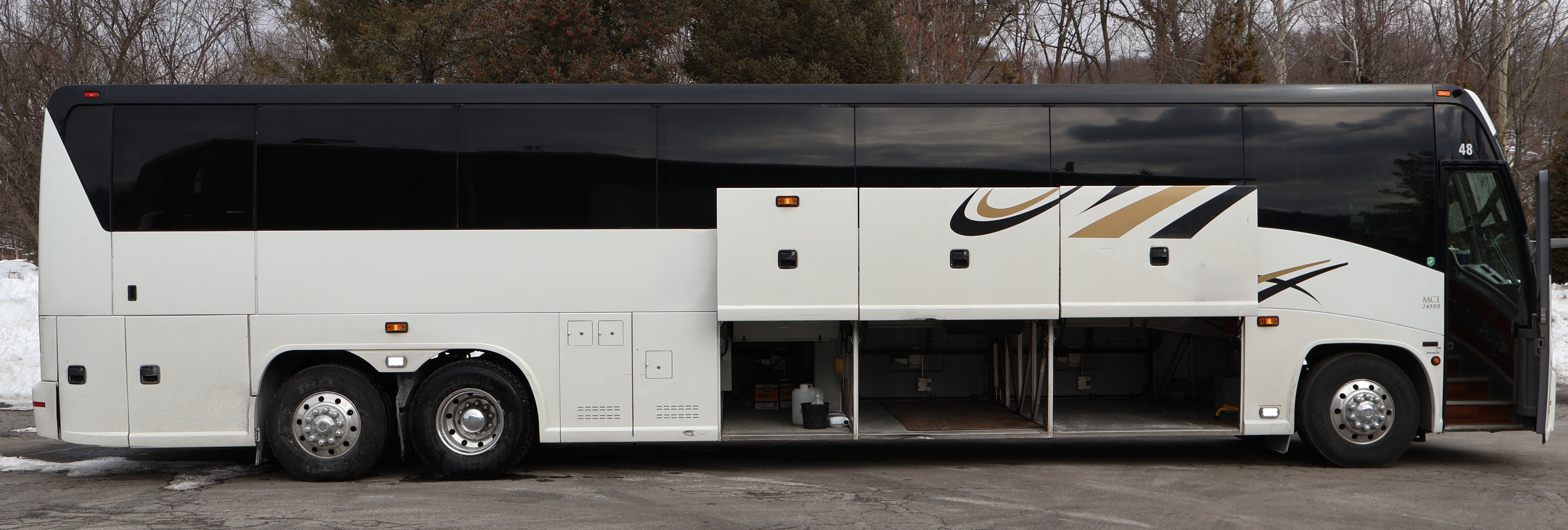 2014 MCI J4500 - Image 32