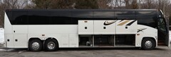2014 MCI J4500 - Image 32