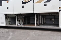 2014 MCI J4500 - Image 33