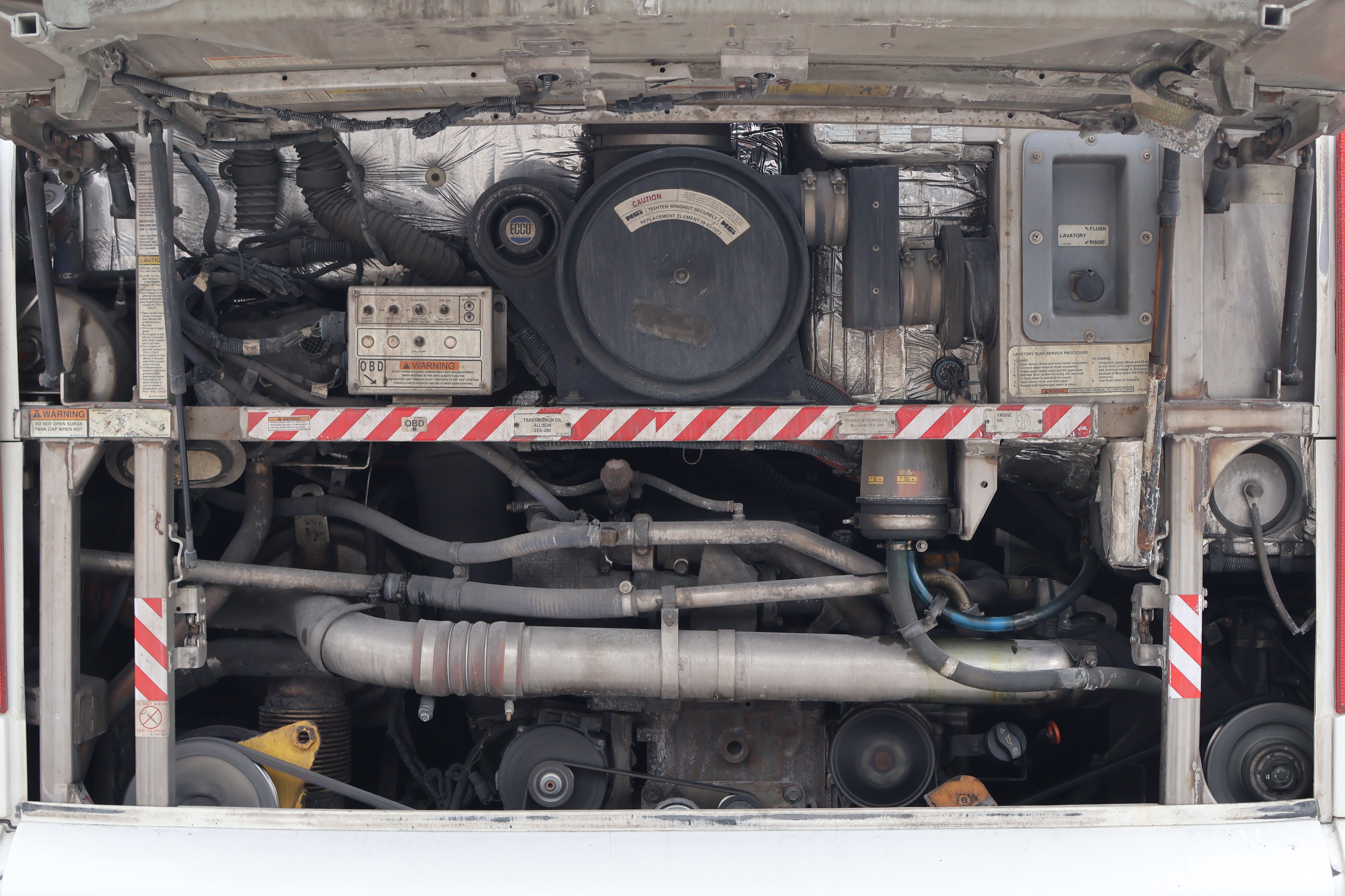 2014 MCI J4500 - Image 37