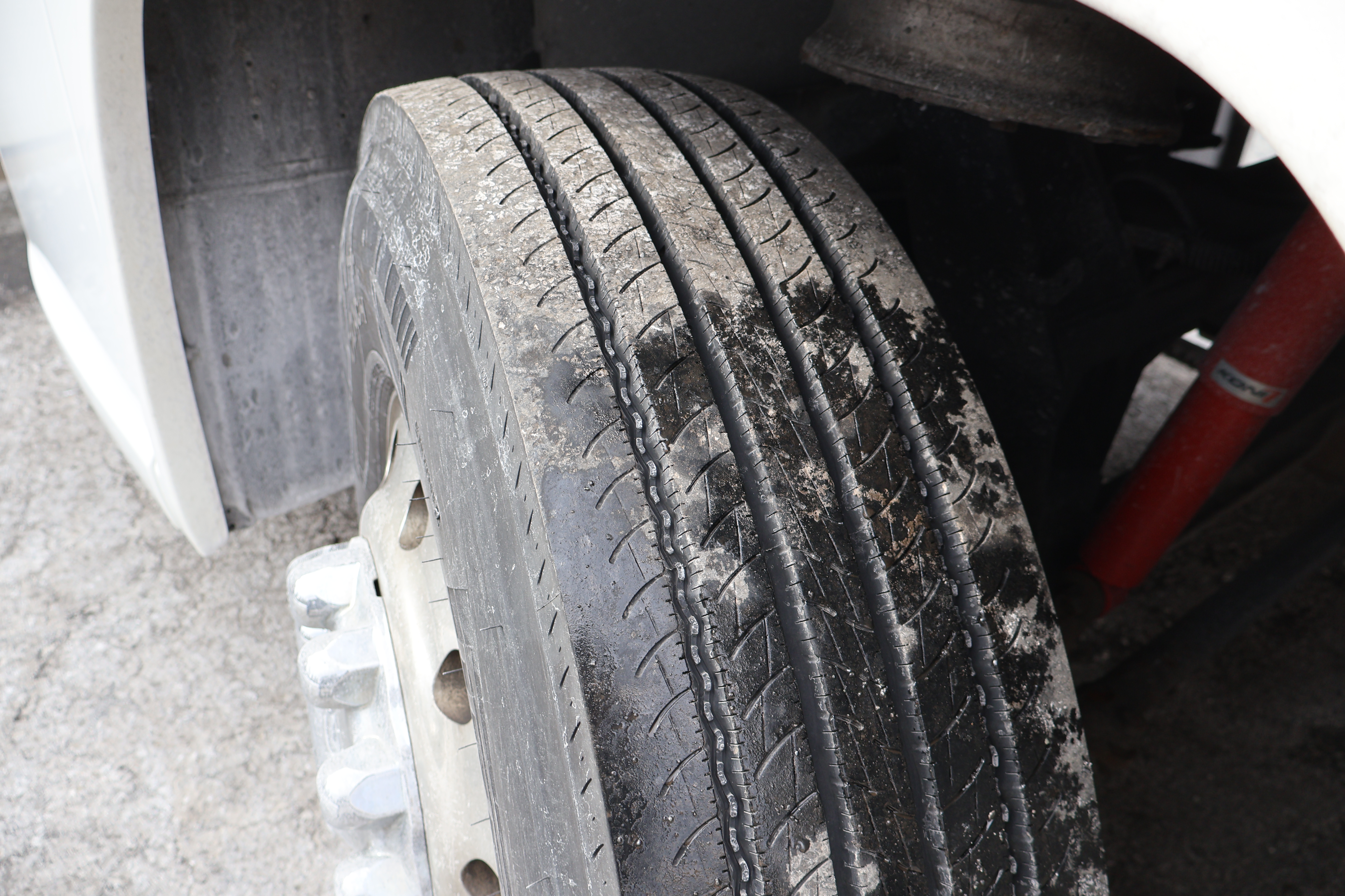 2014 MCI J4500 - Image 39