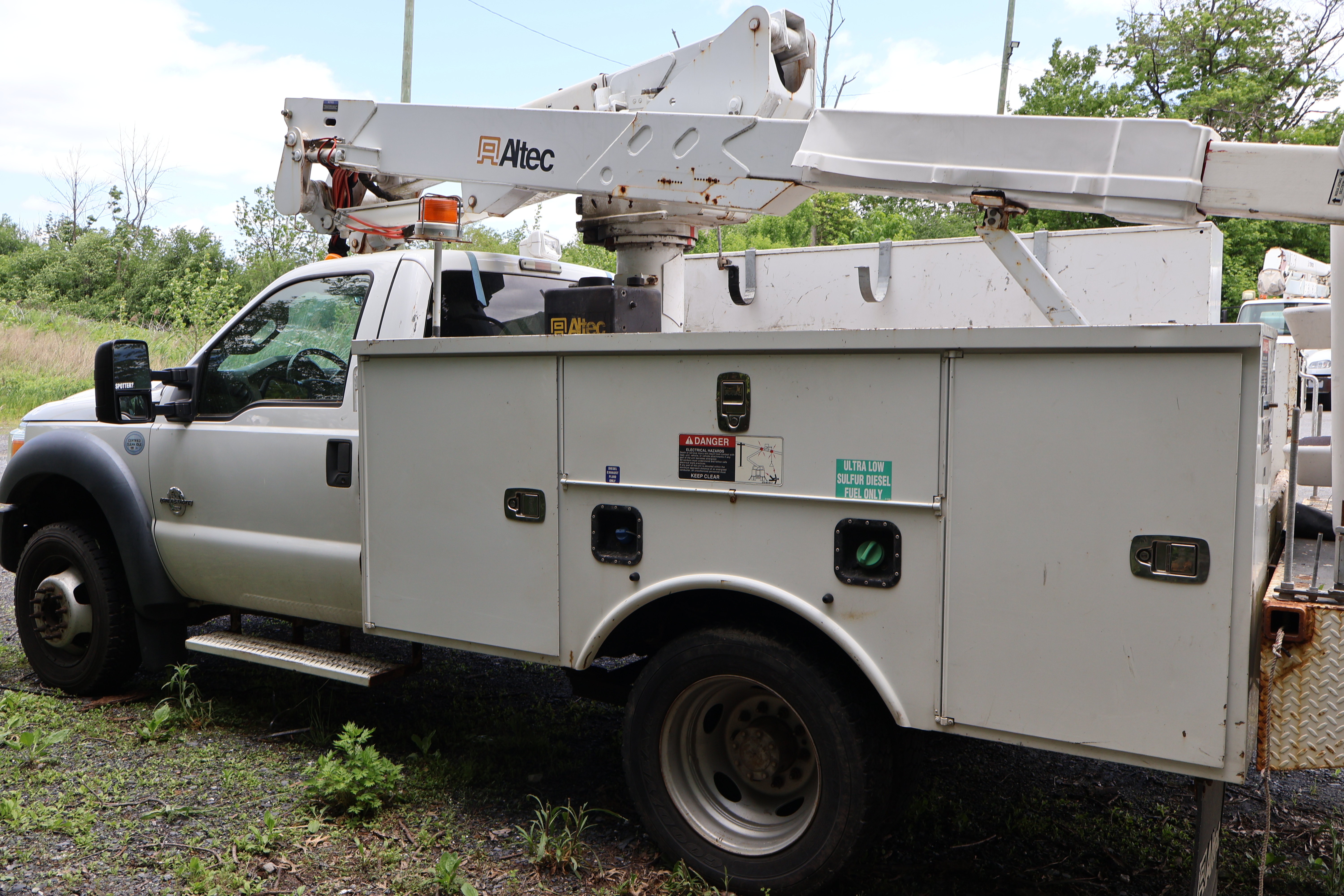 2012 FORD F-550 - Image 10