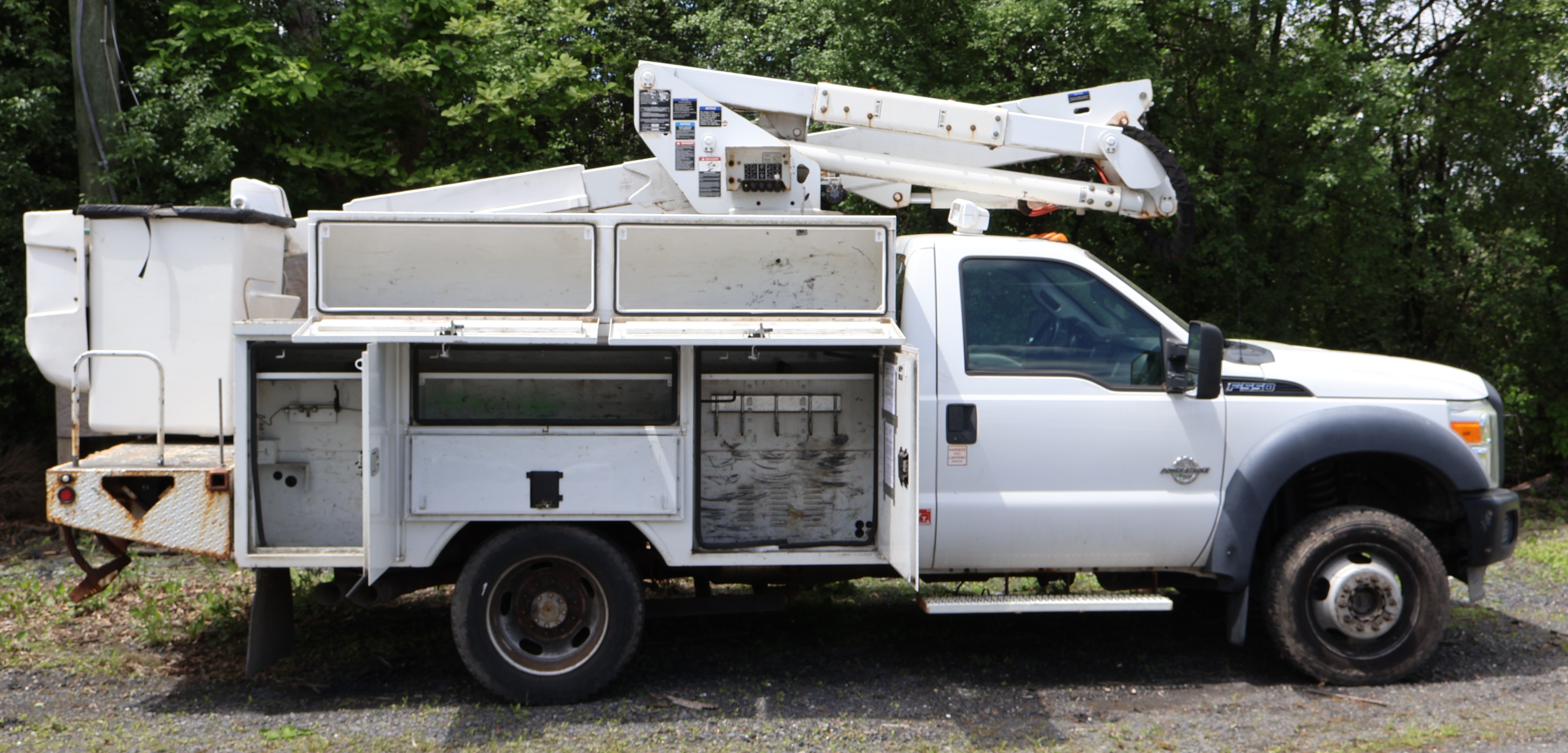 2012 FORD F-550 - view 13 of 30