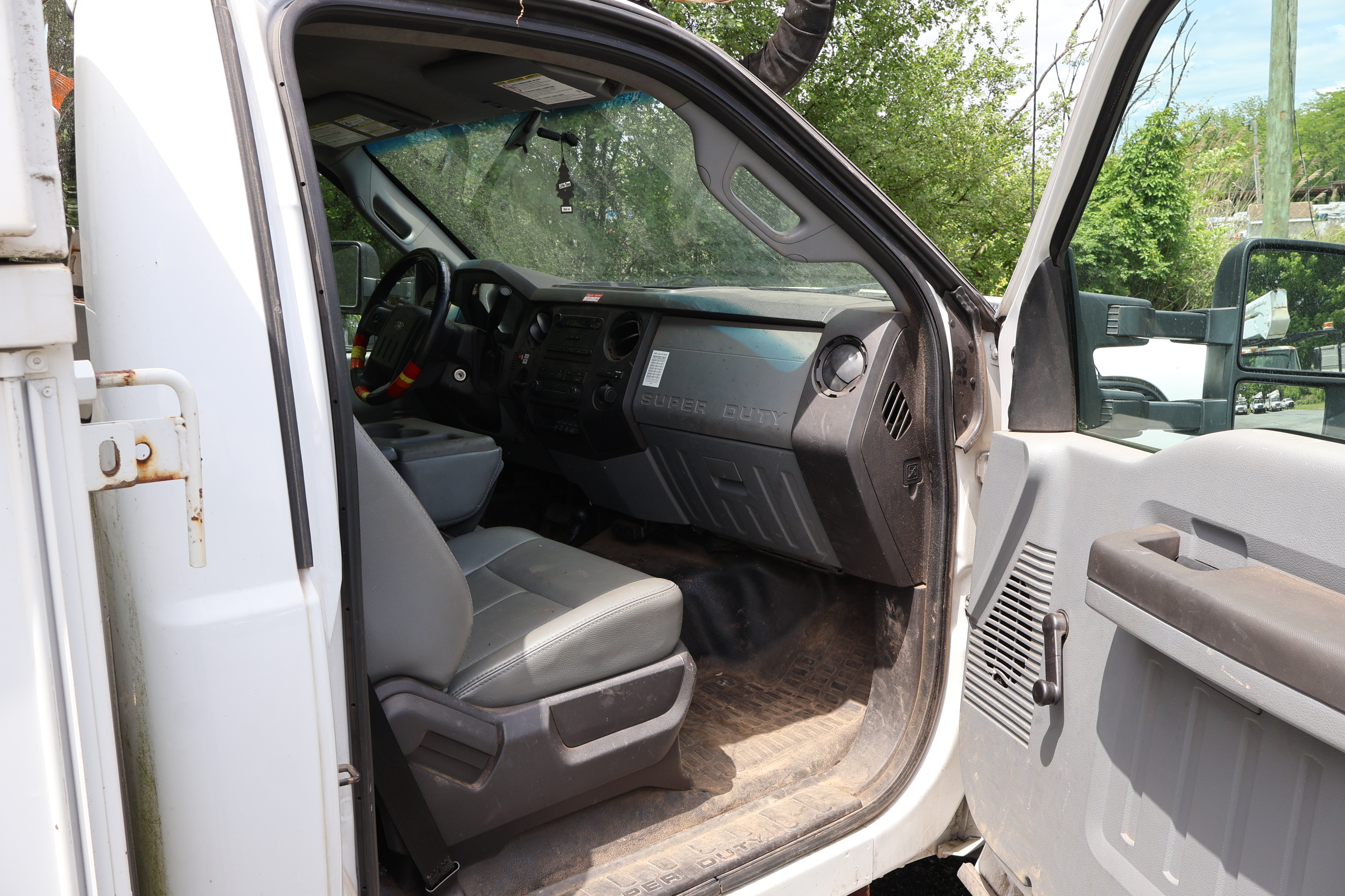 2012 FORD F-550 - view 14 of 30