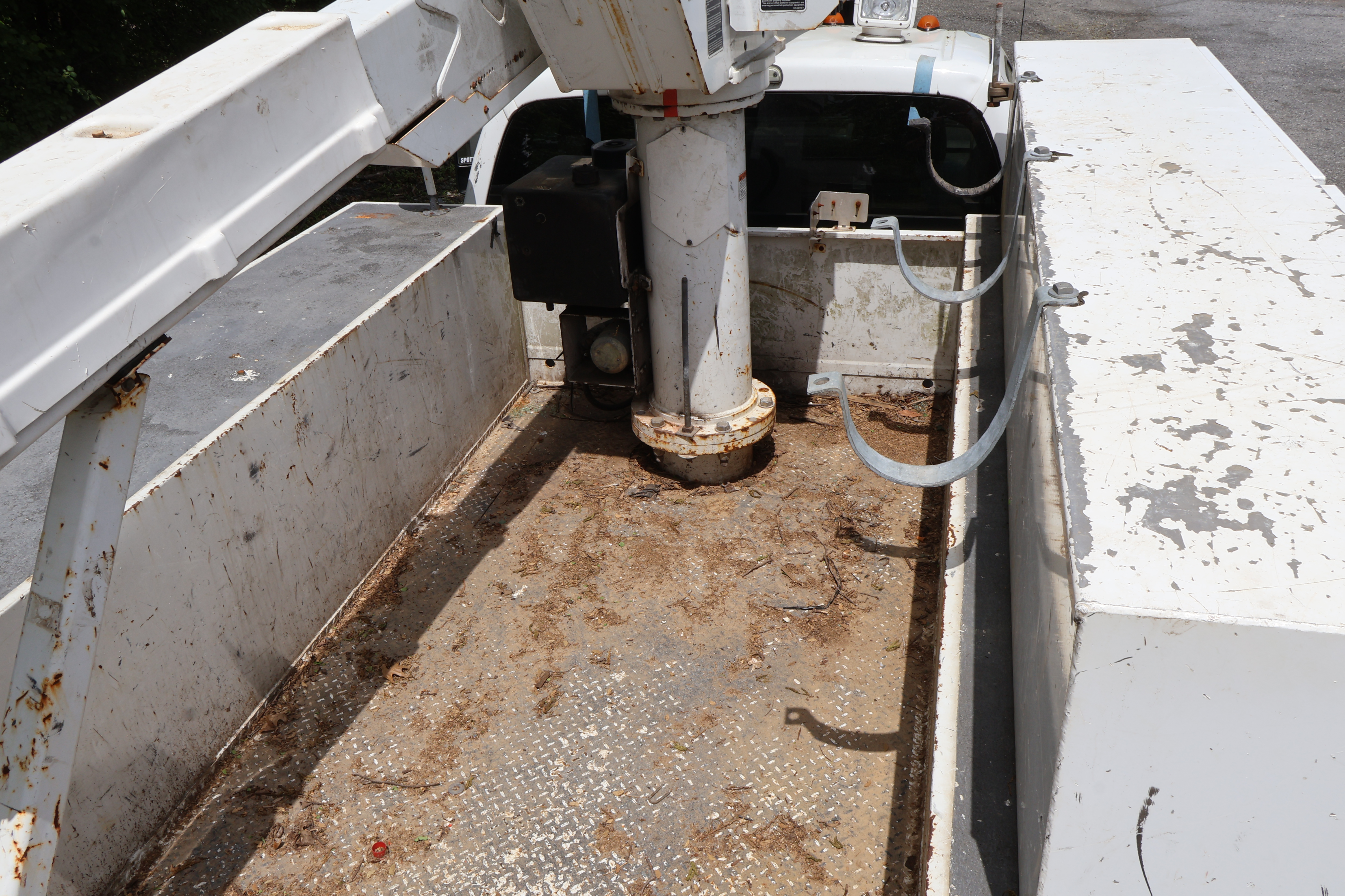 2012 FORD F-550 - Image 30