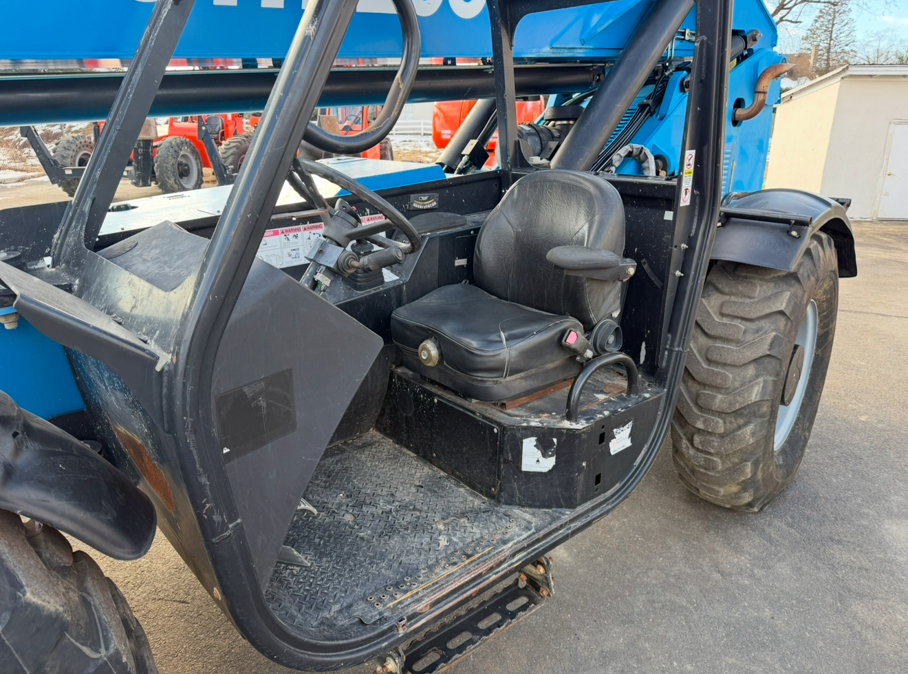 2016 GENIE GTH 1056 - view 13 of 28