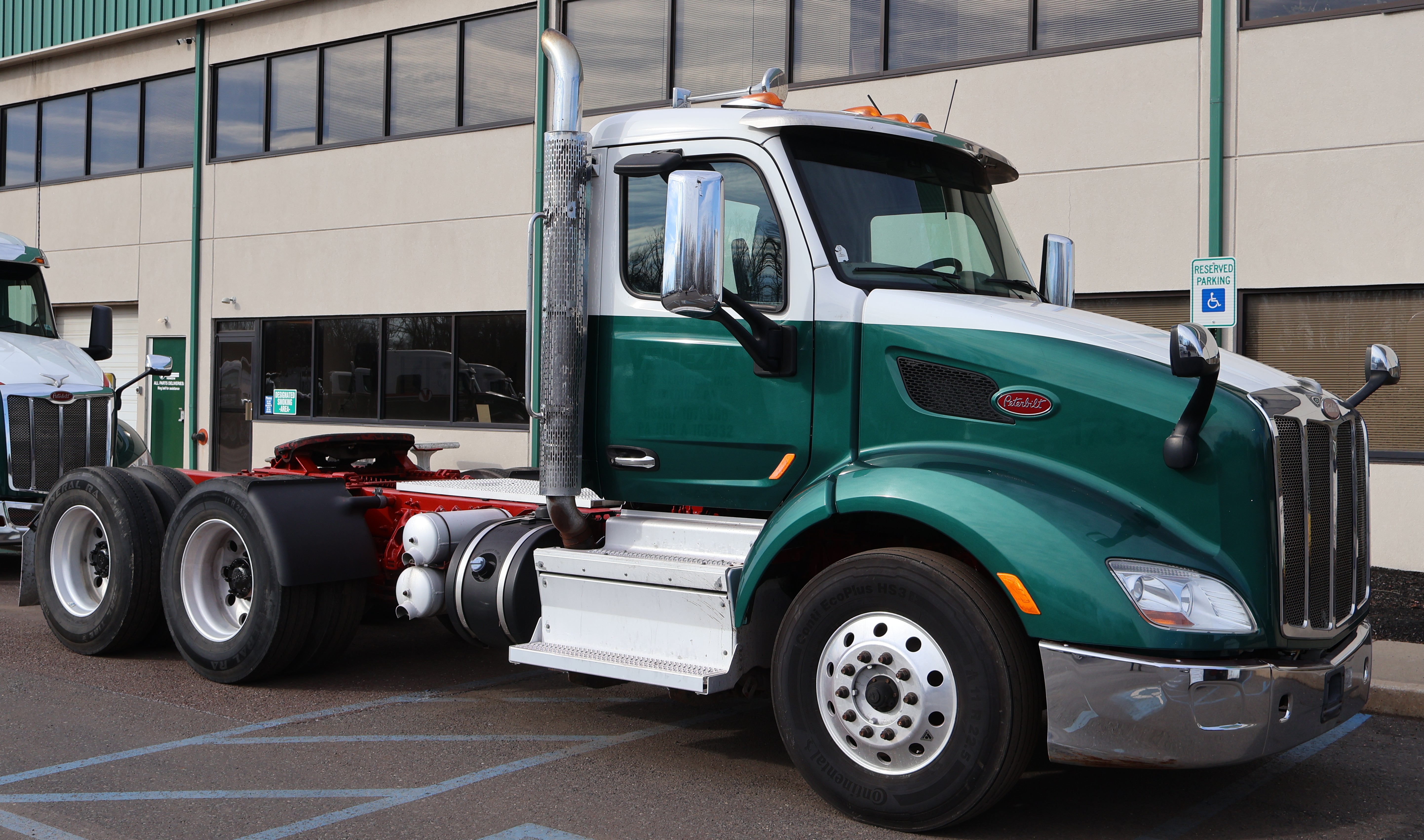 2018 PETERBILT 579 - Image 2