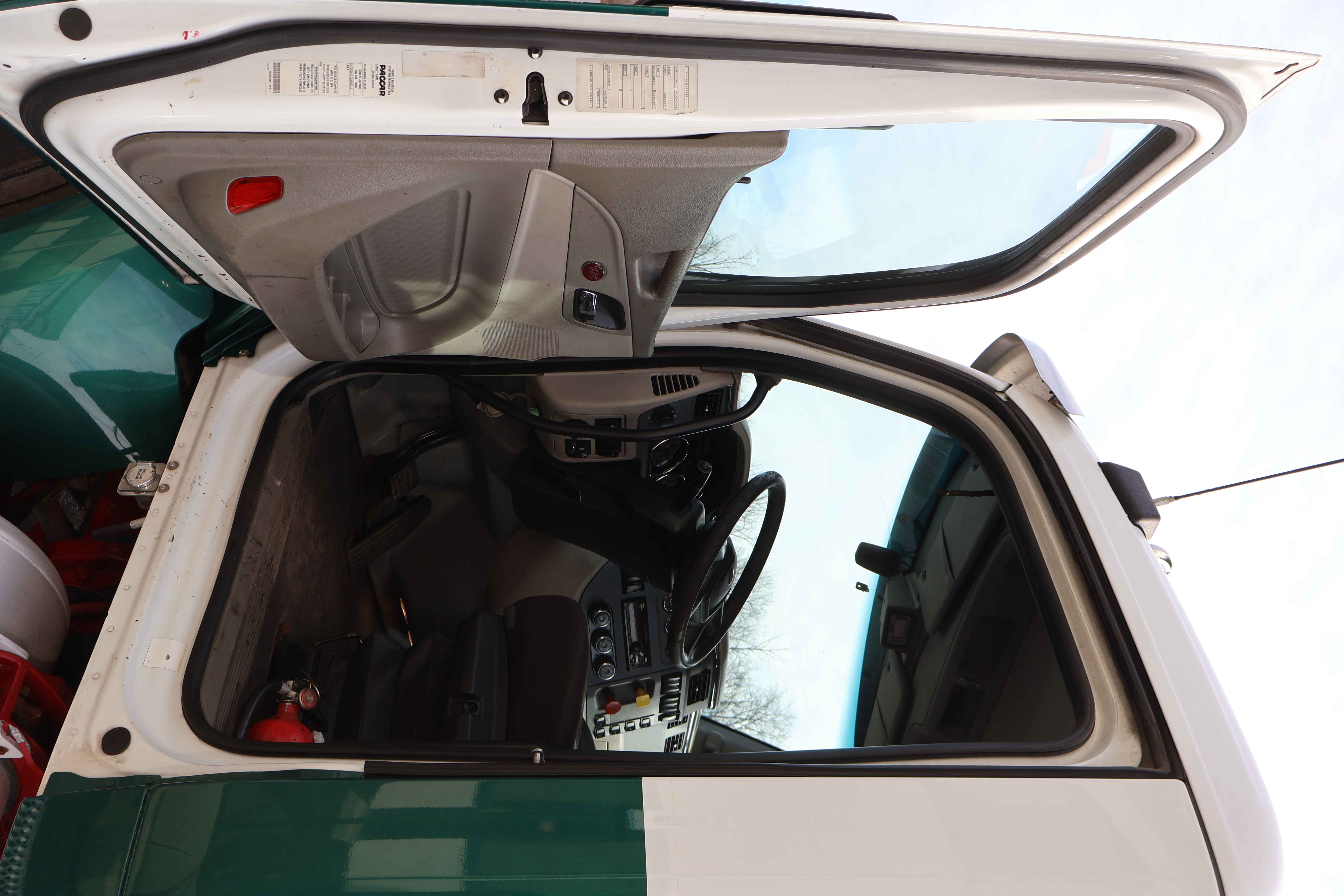 2018 PETERBILT 579 - Image 17