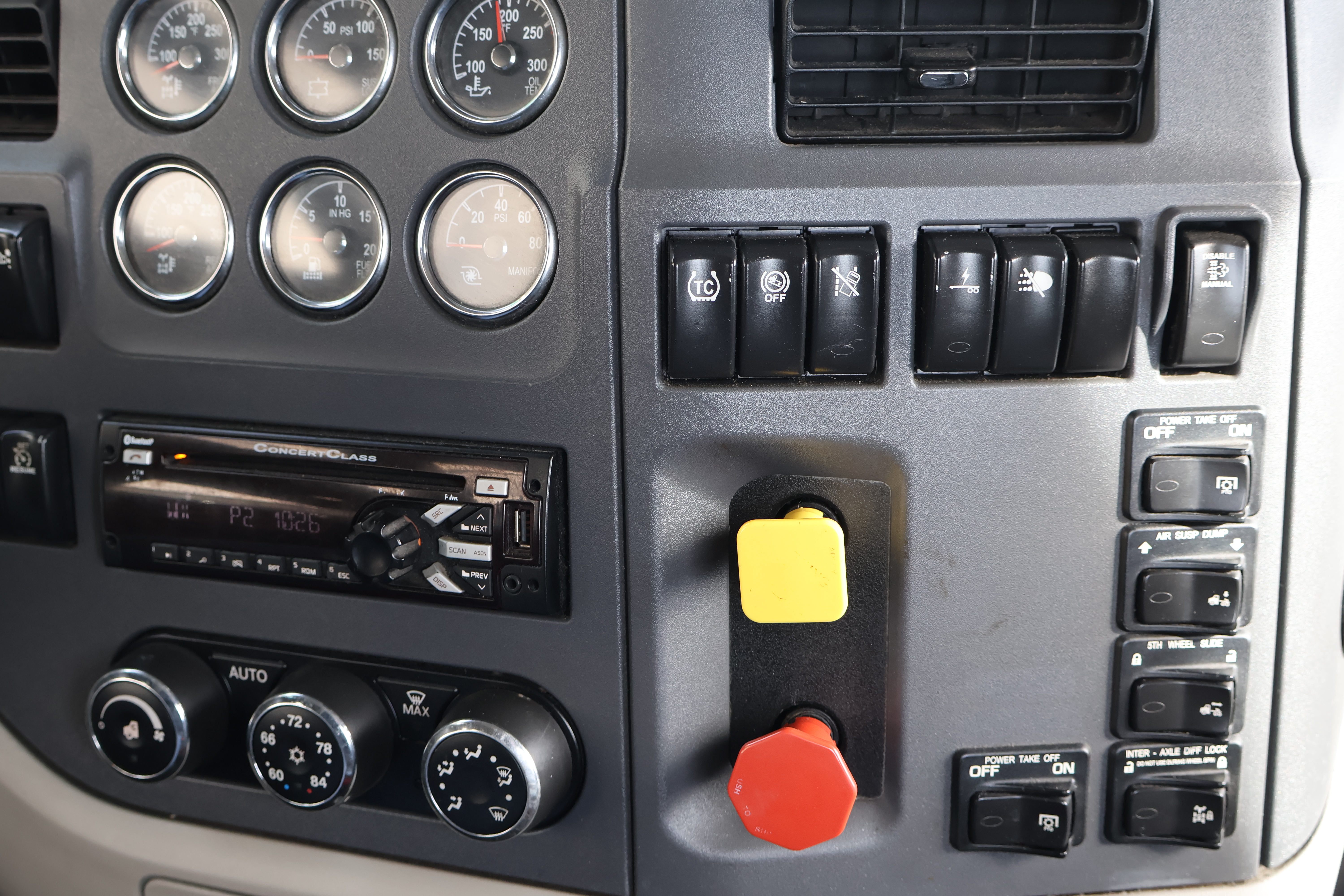 2018 PETERBILT 579 - Image 24