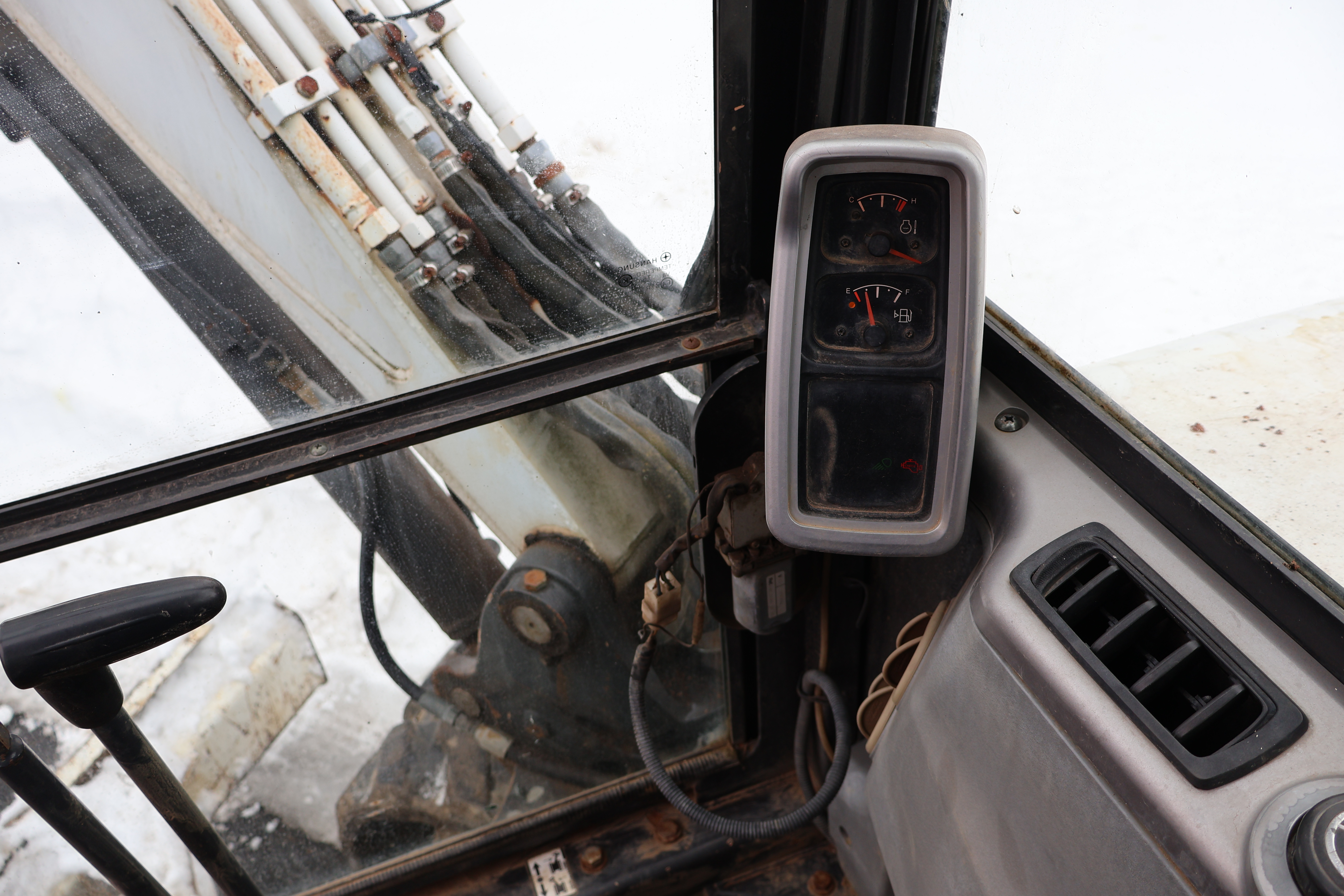 2011 BOBCAT E60 - Image 17