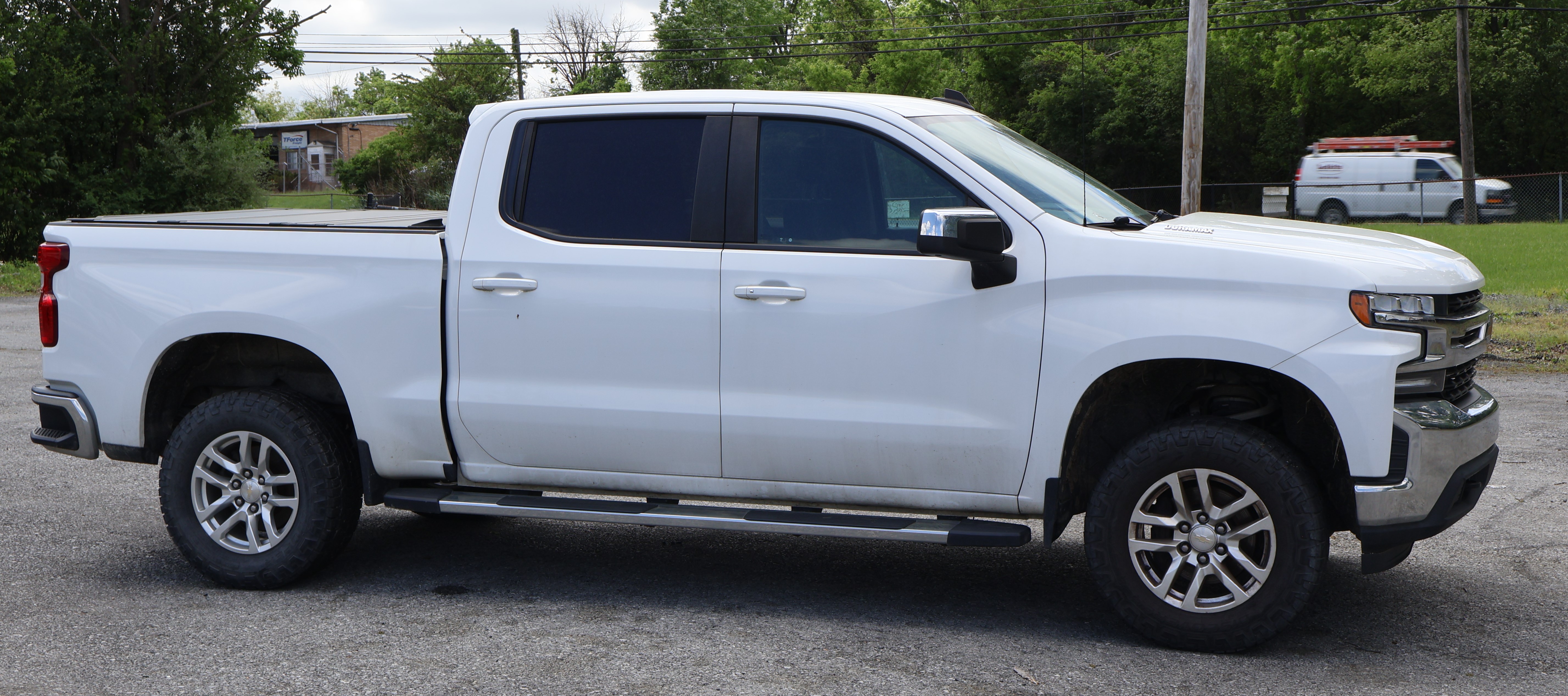 2020 CHEVROLET Silverado - view 6 of 28