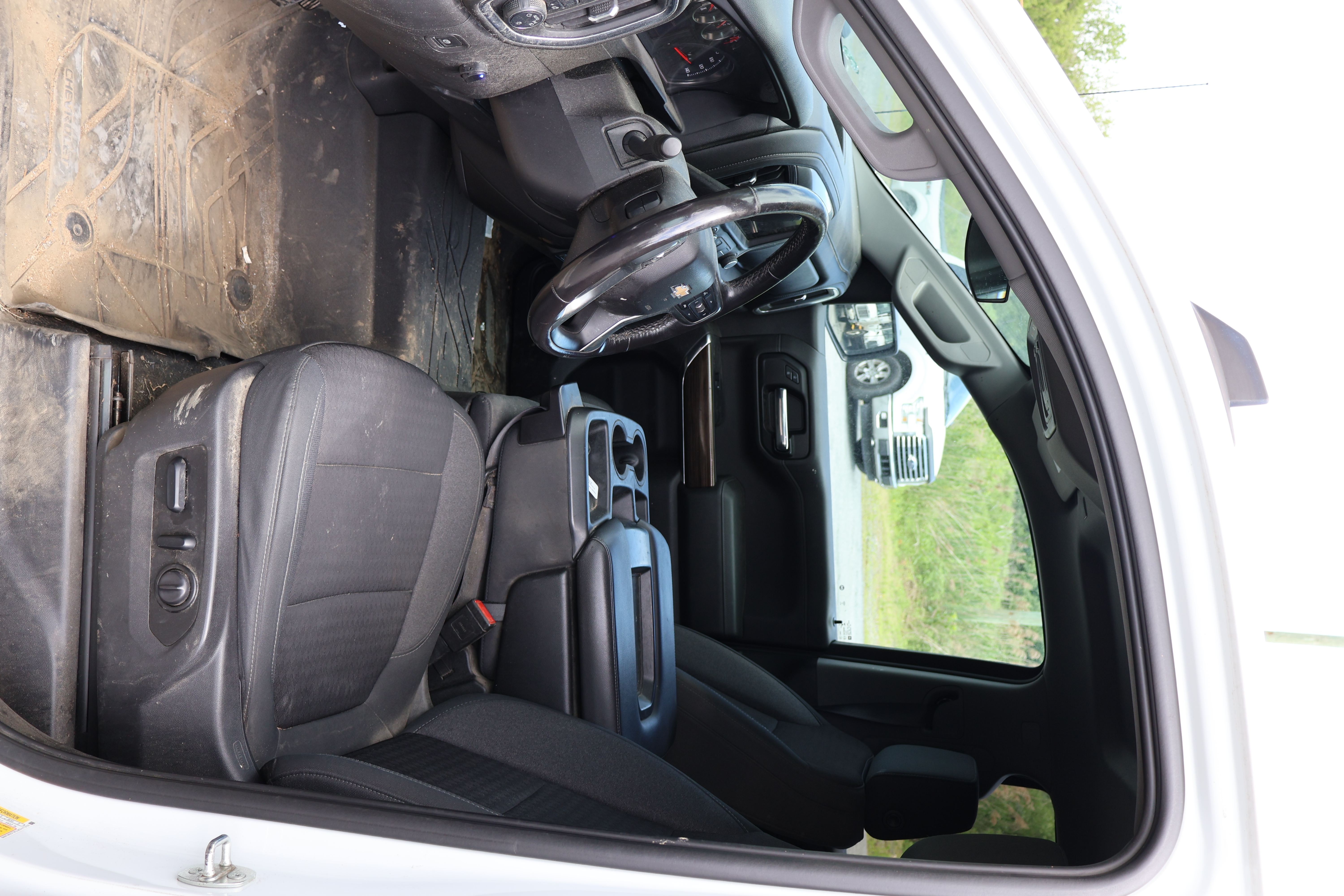 2020 CHEVROLET Silverado - view 15 of 28