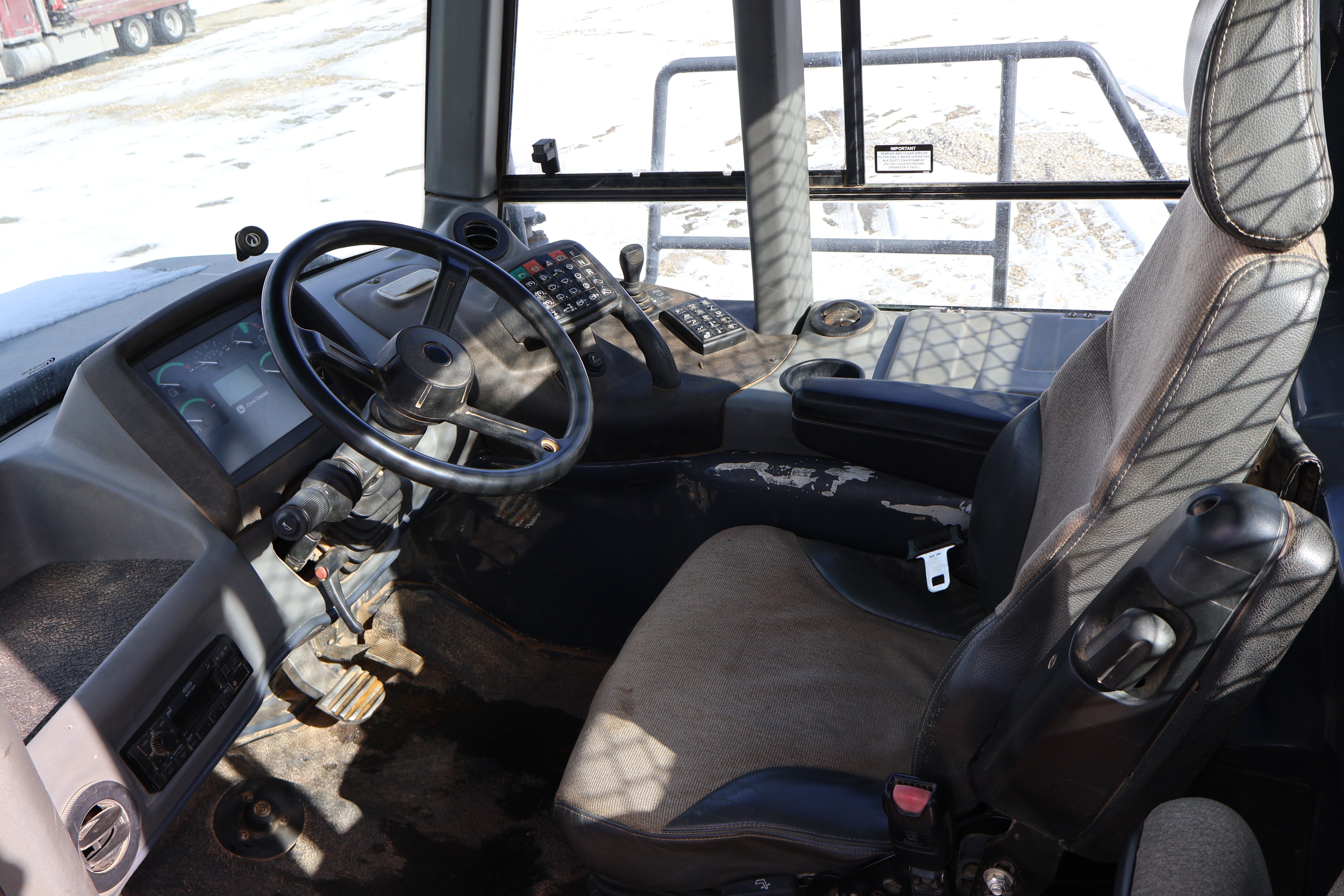 2014 DEERE 460E - Image 40