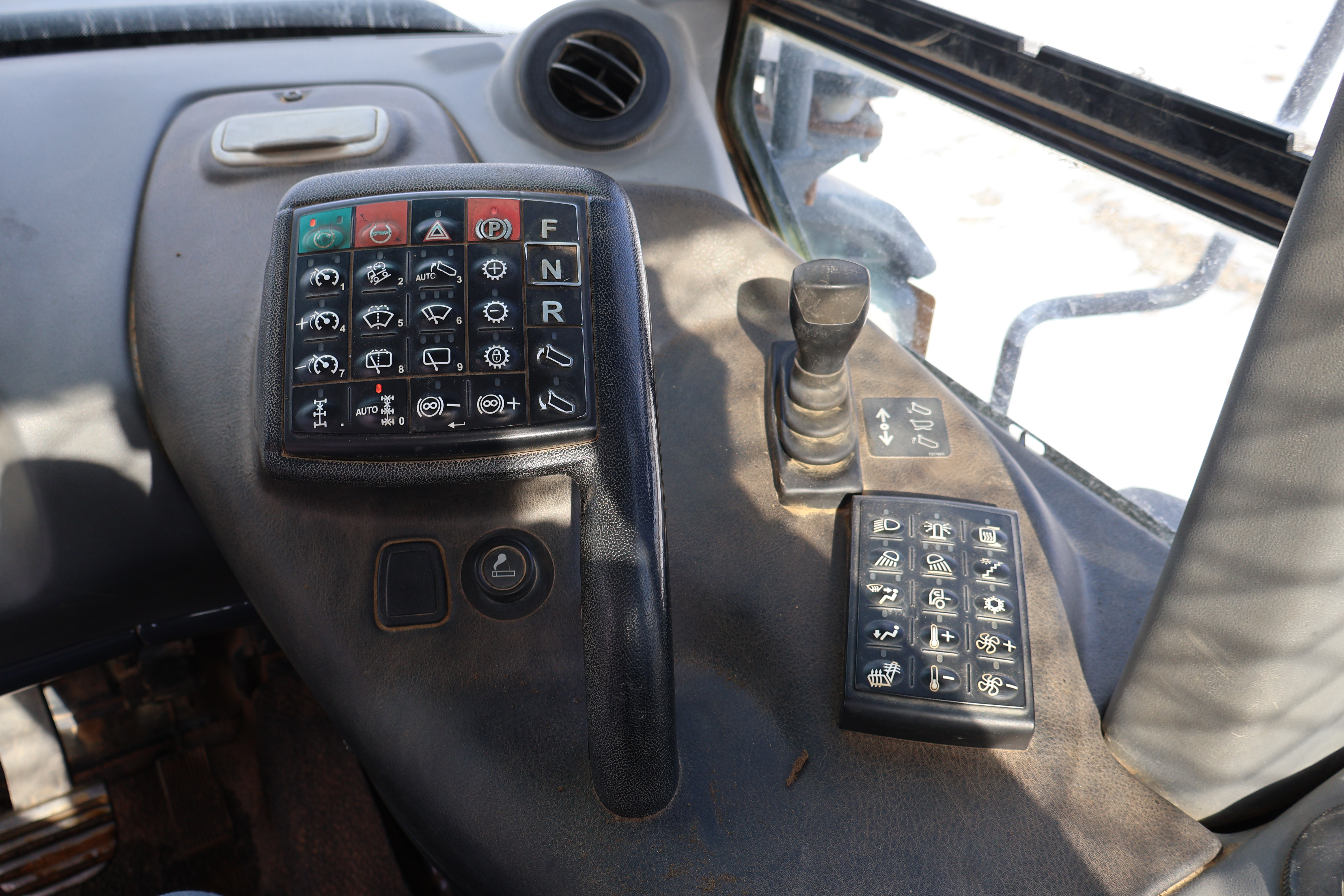 2014 DEERE 460E - Image 42