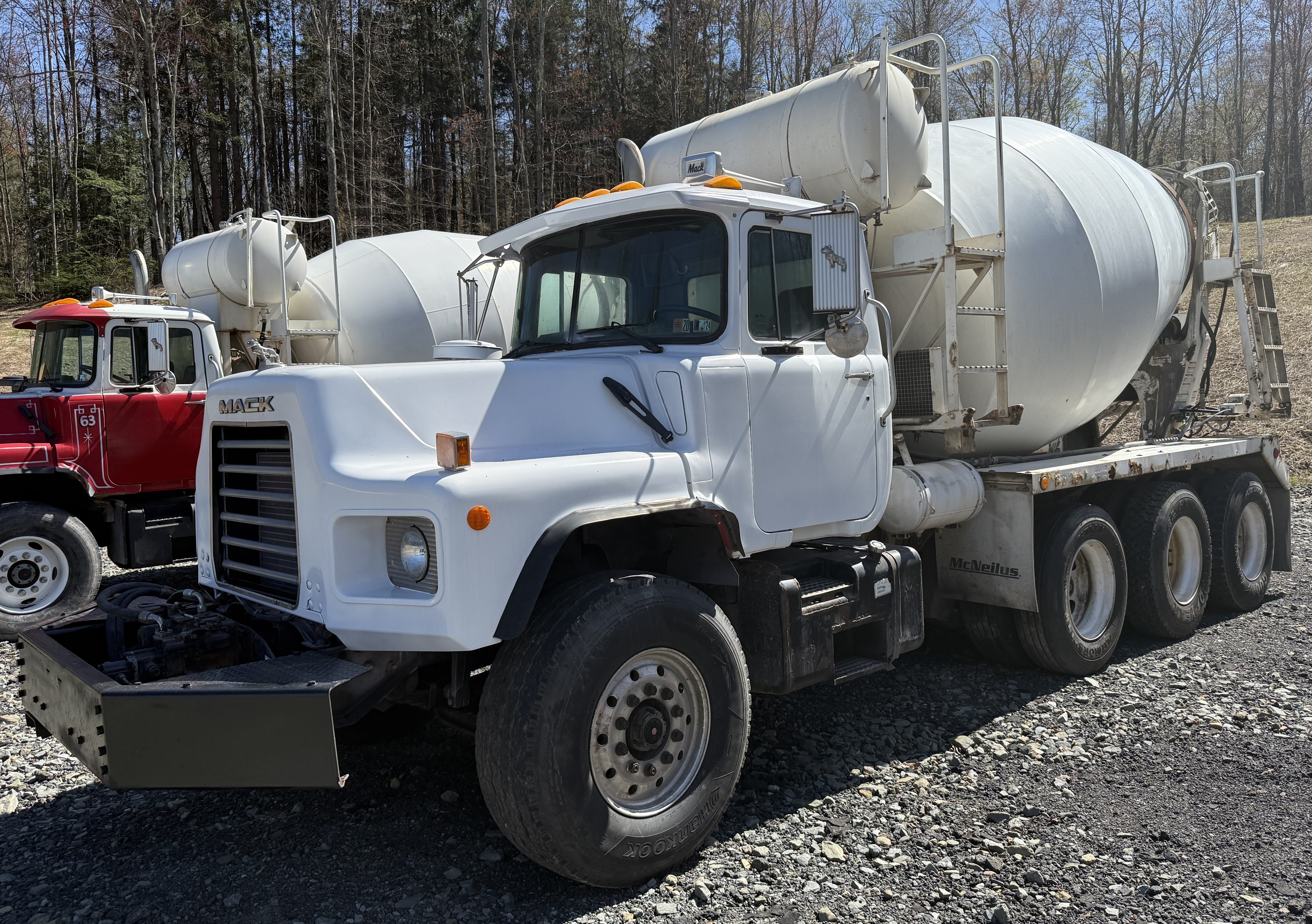 2005 MACK DM690S