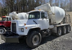 2005 MACK DM690S - Image 1
