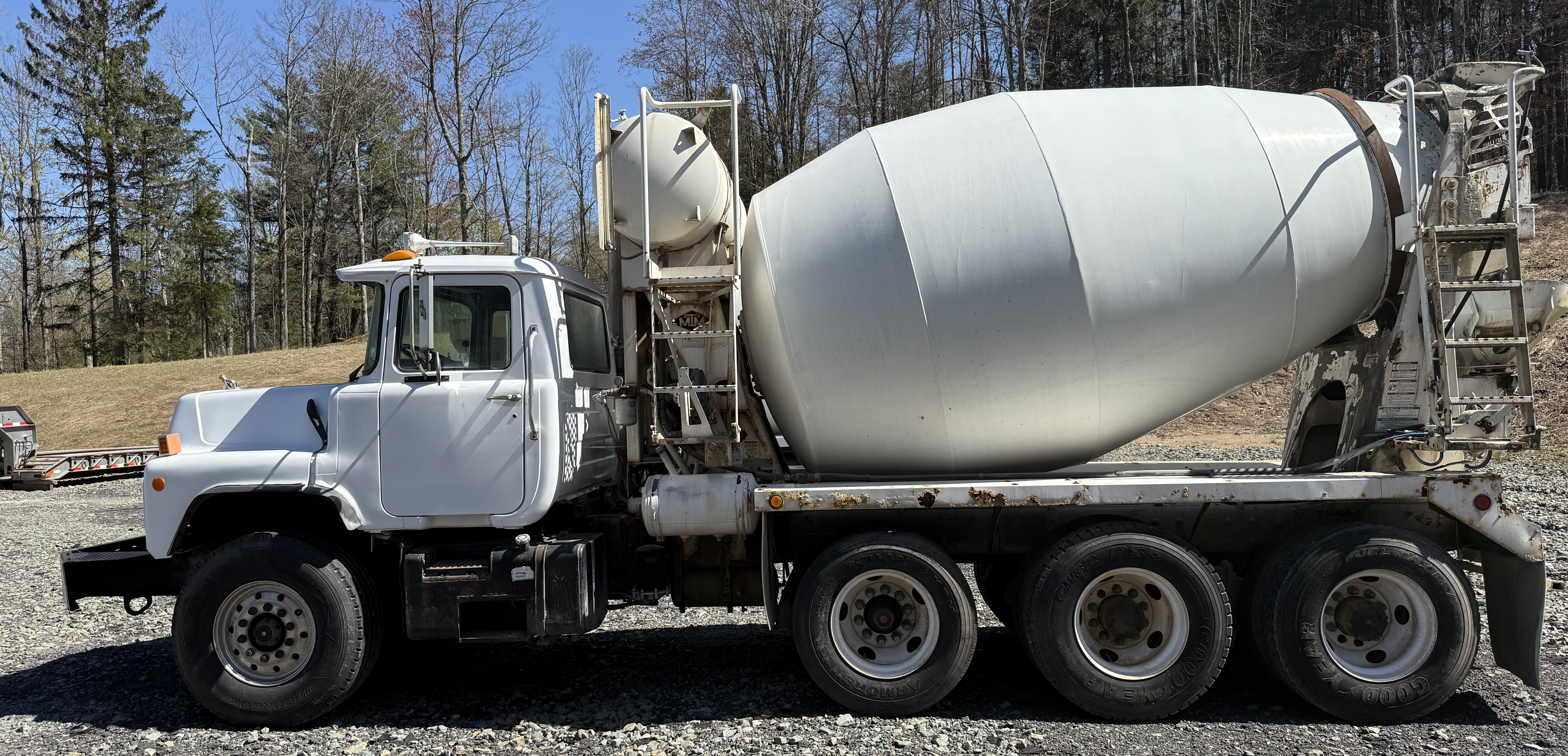 2005 MACK DM690S - view 8 of 45