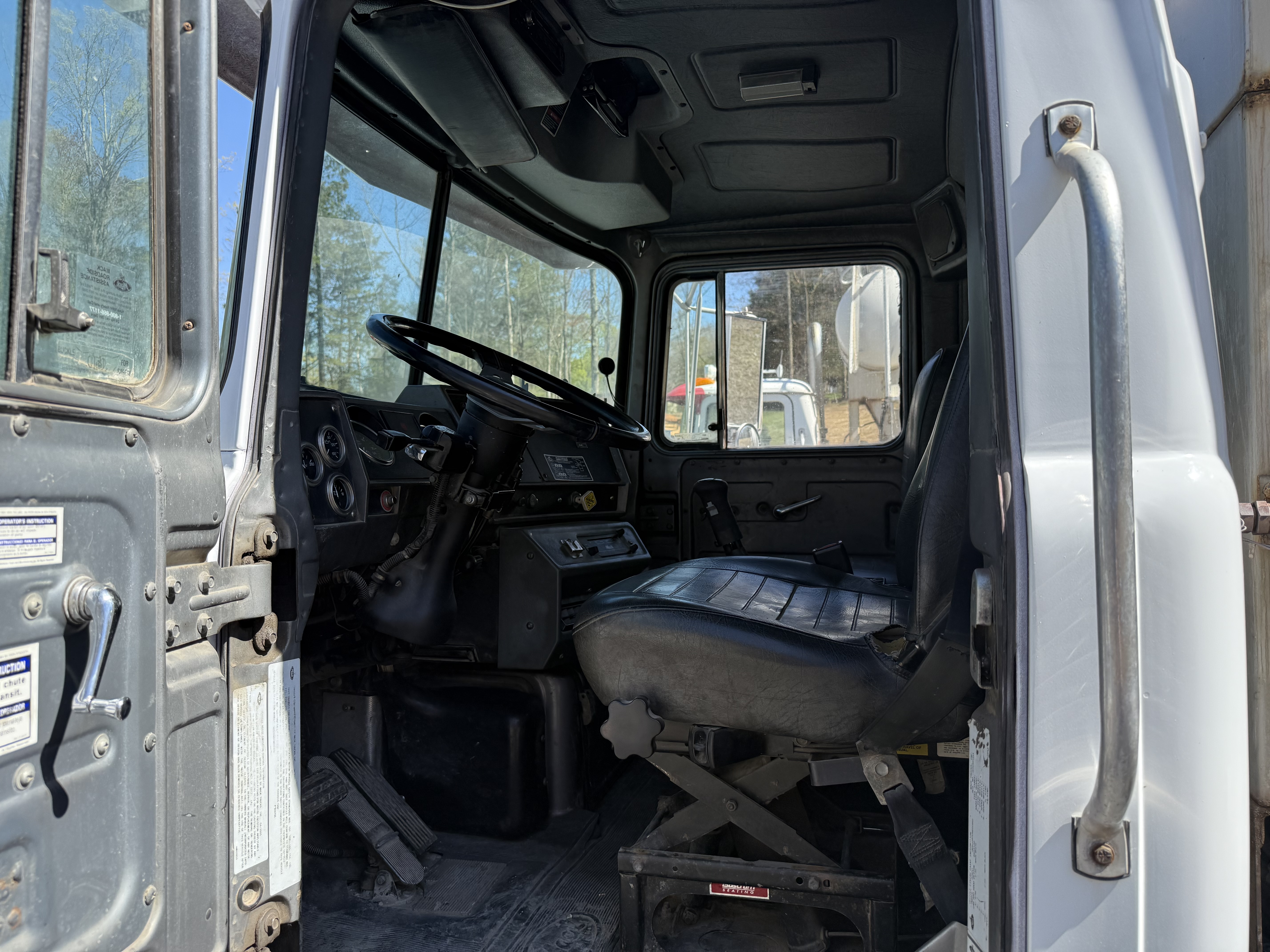 2005 MACK DM690S - view 10 of 45
