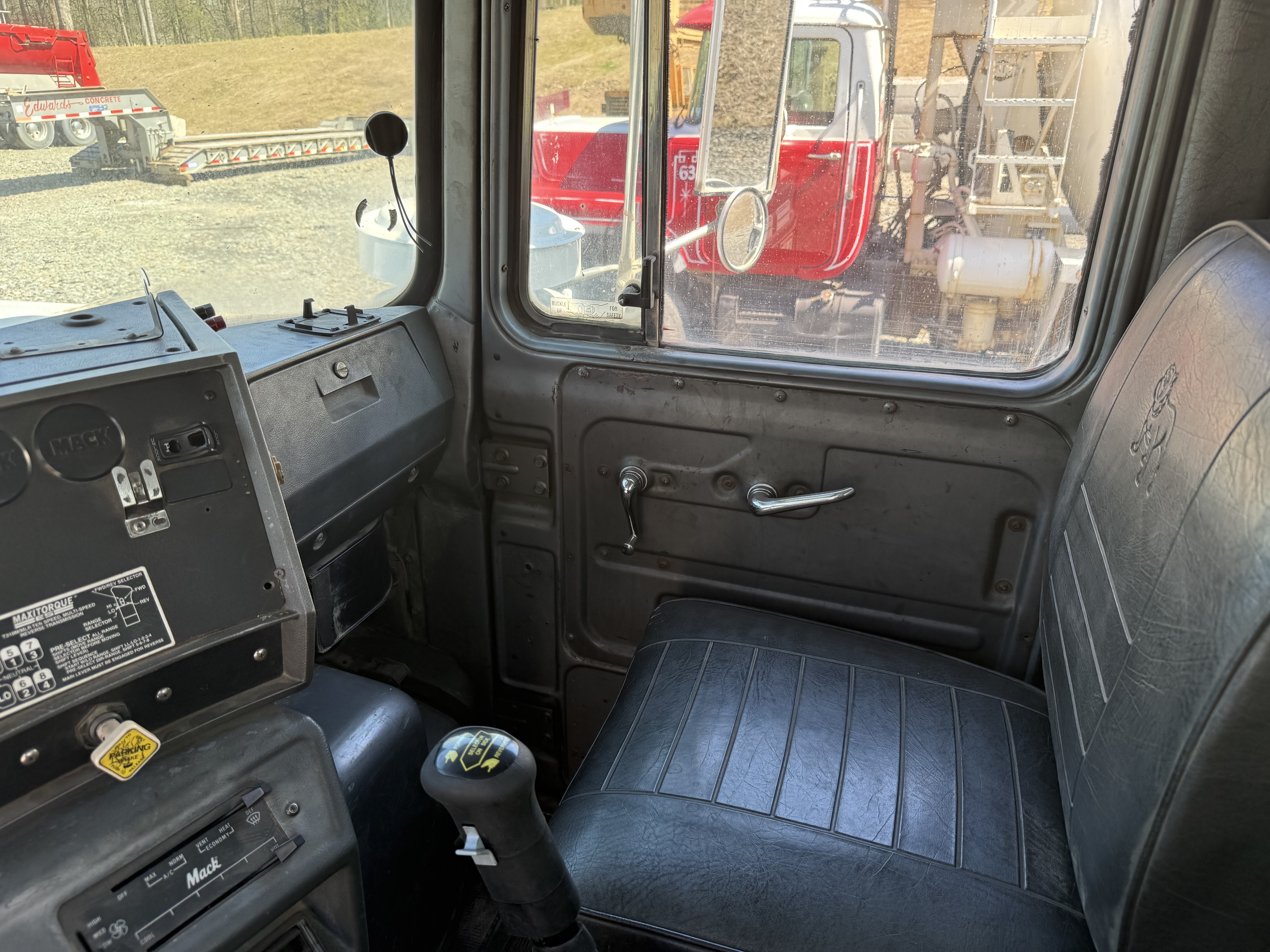 2005 MACK DM690S - view 16 of 45