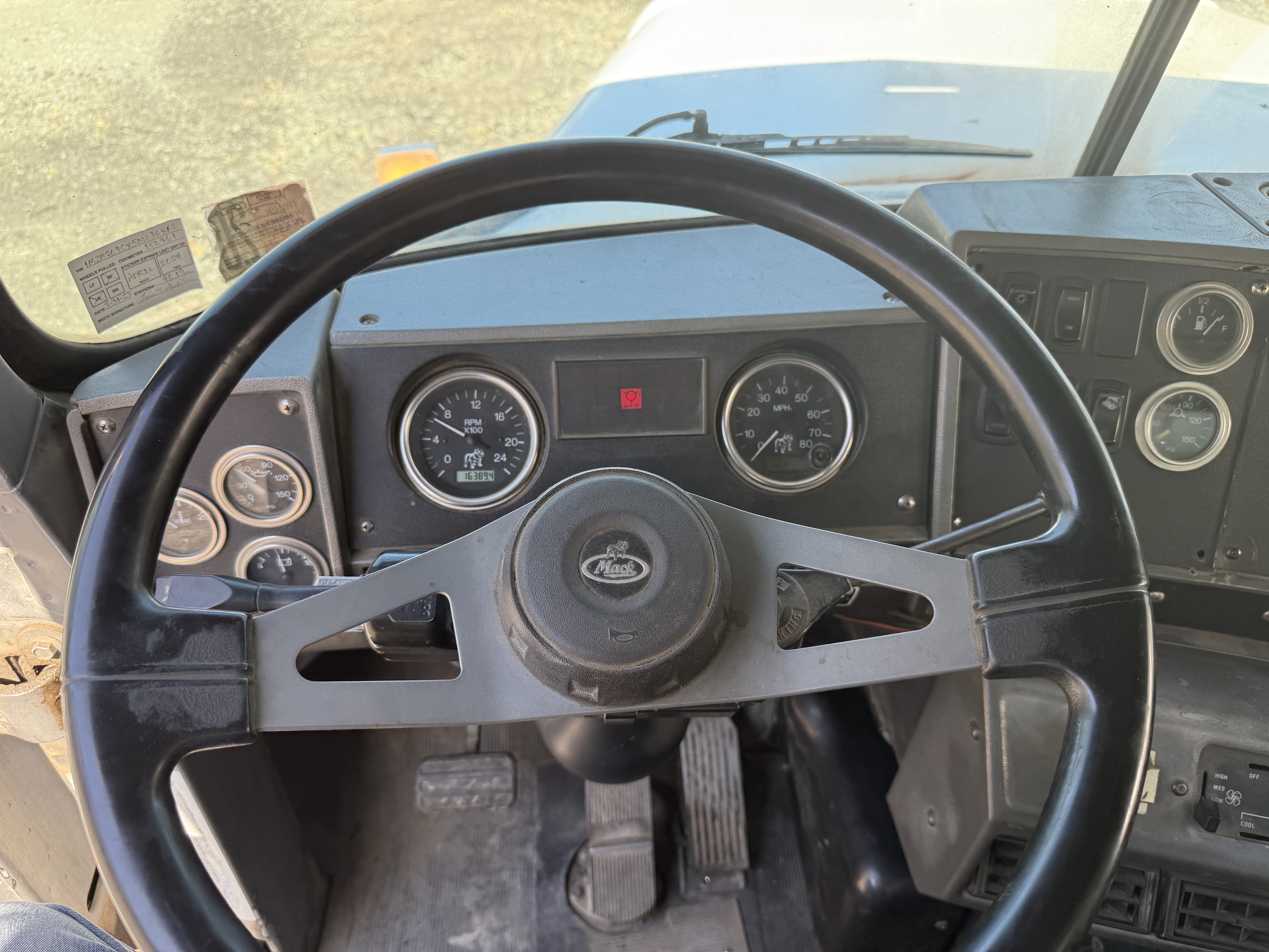 2005 MACK DM690S - view 20 of 45