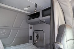 2016 PETERBILT 579 - Image 28