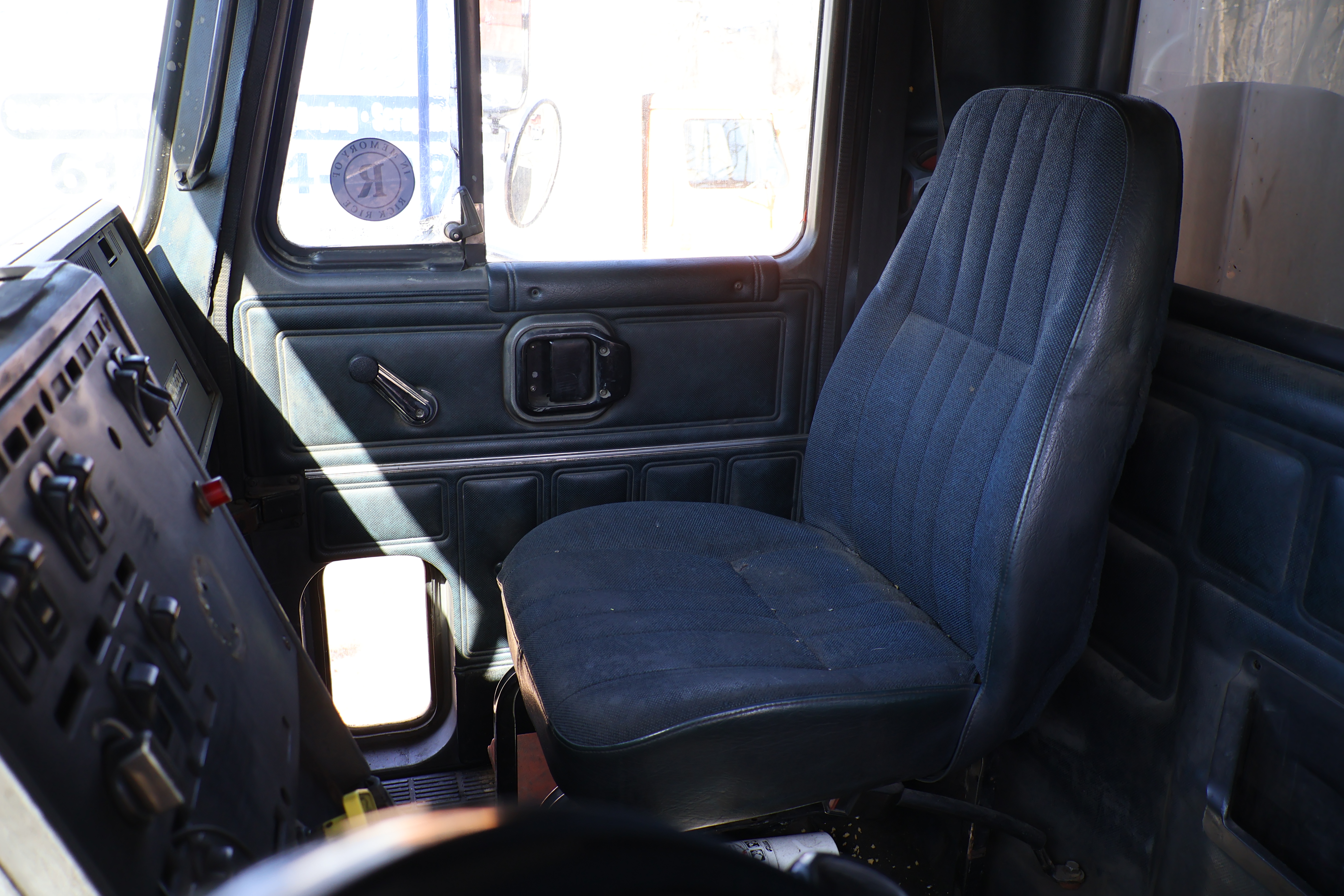 1996 MACK CH613 - Image 38