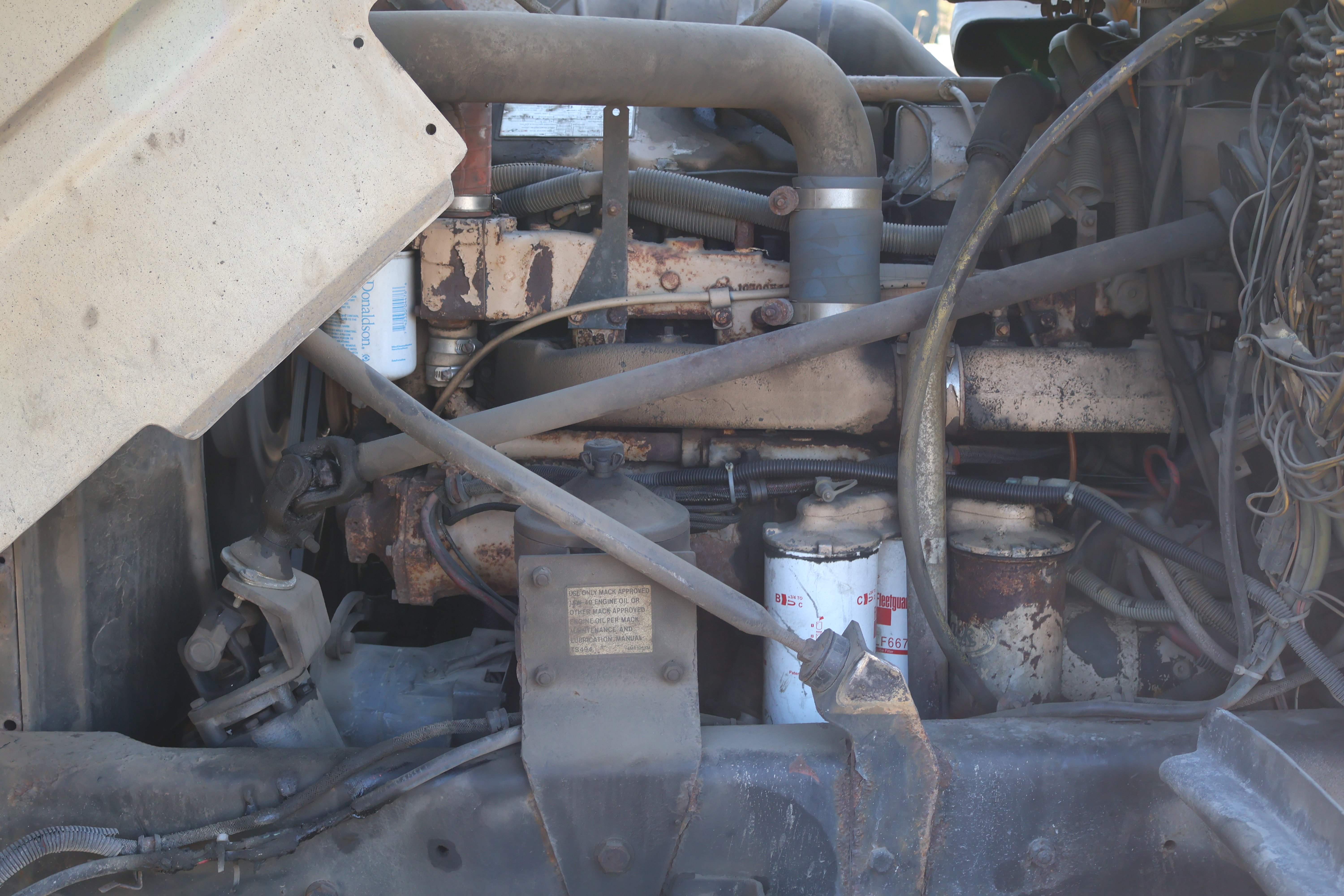 1996 MACK RD690S - Image 33