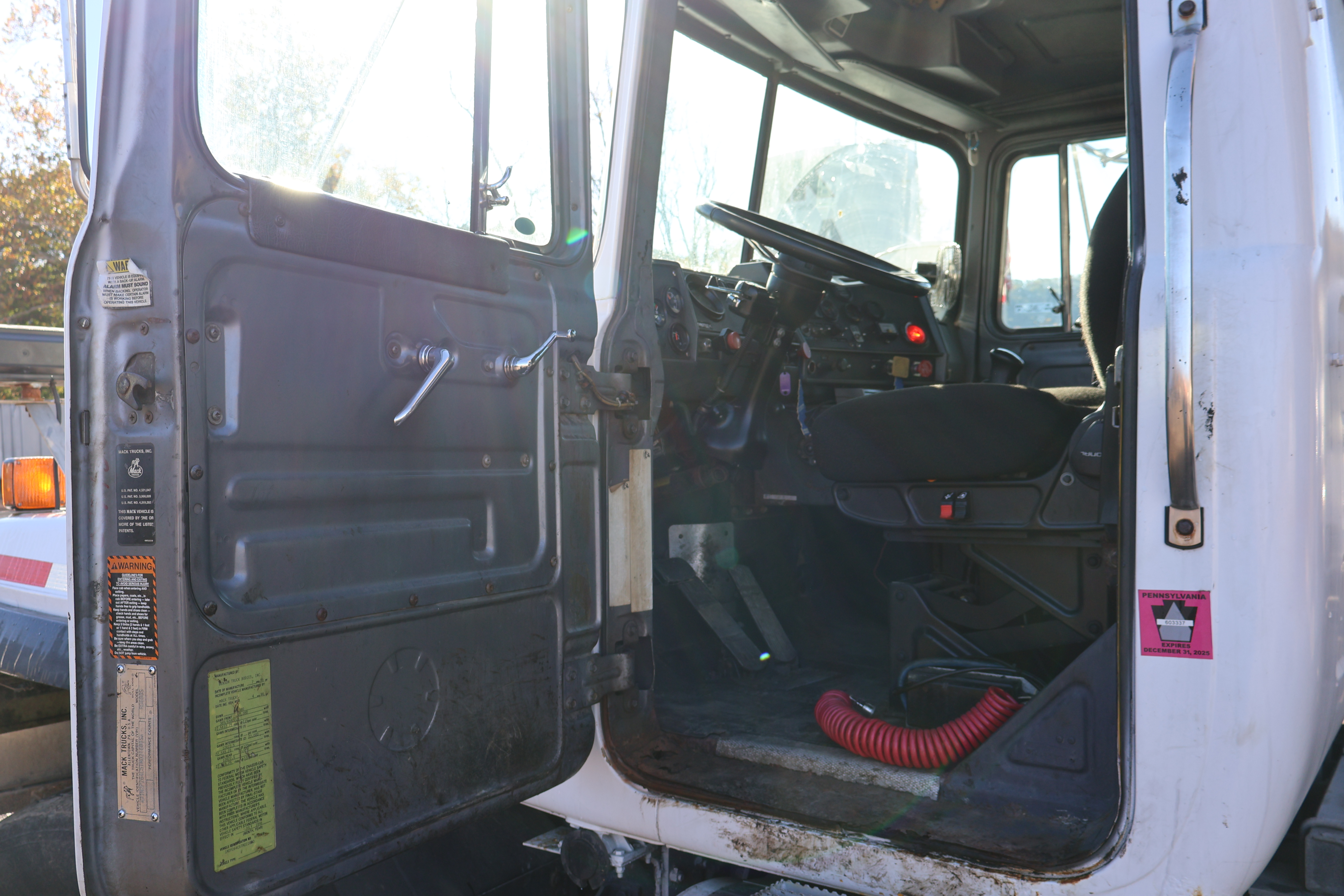 1996 MACK RD690S - Image 24