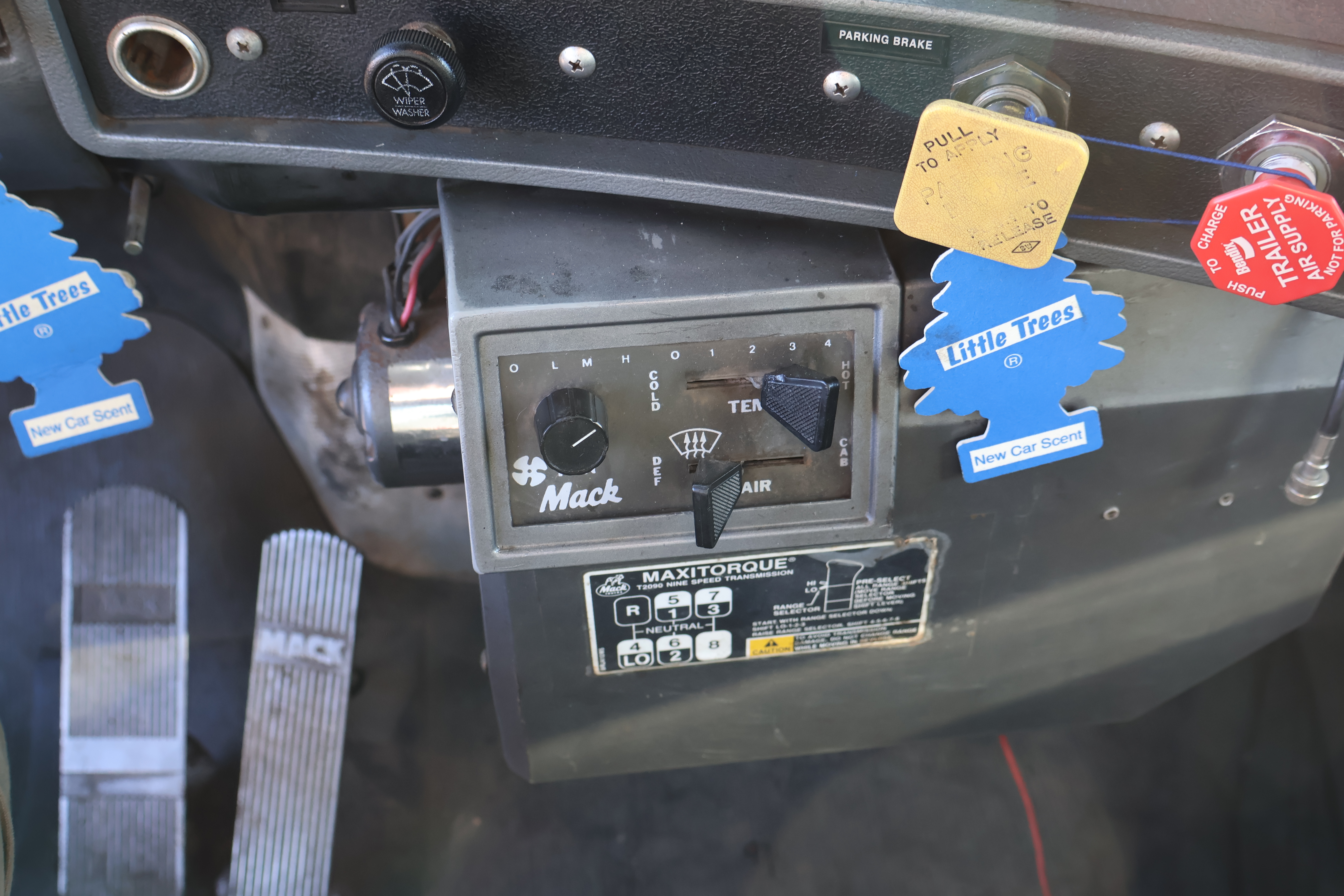 1996 MACK RD690S - Image 28