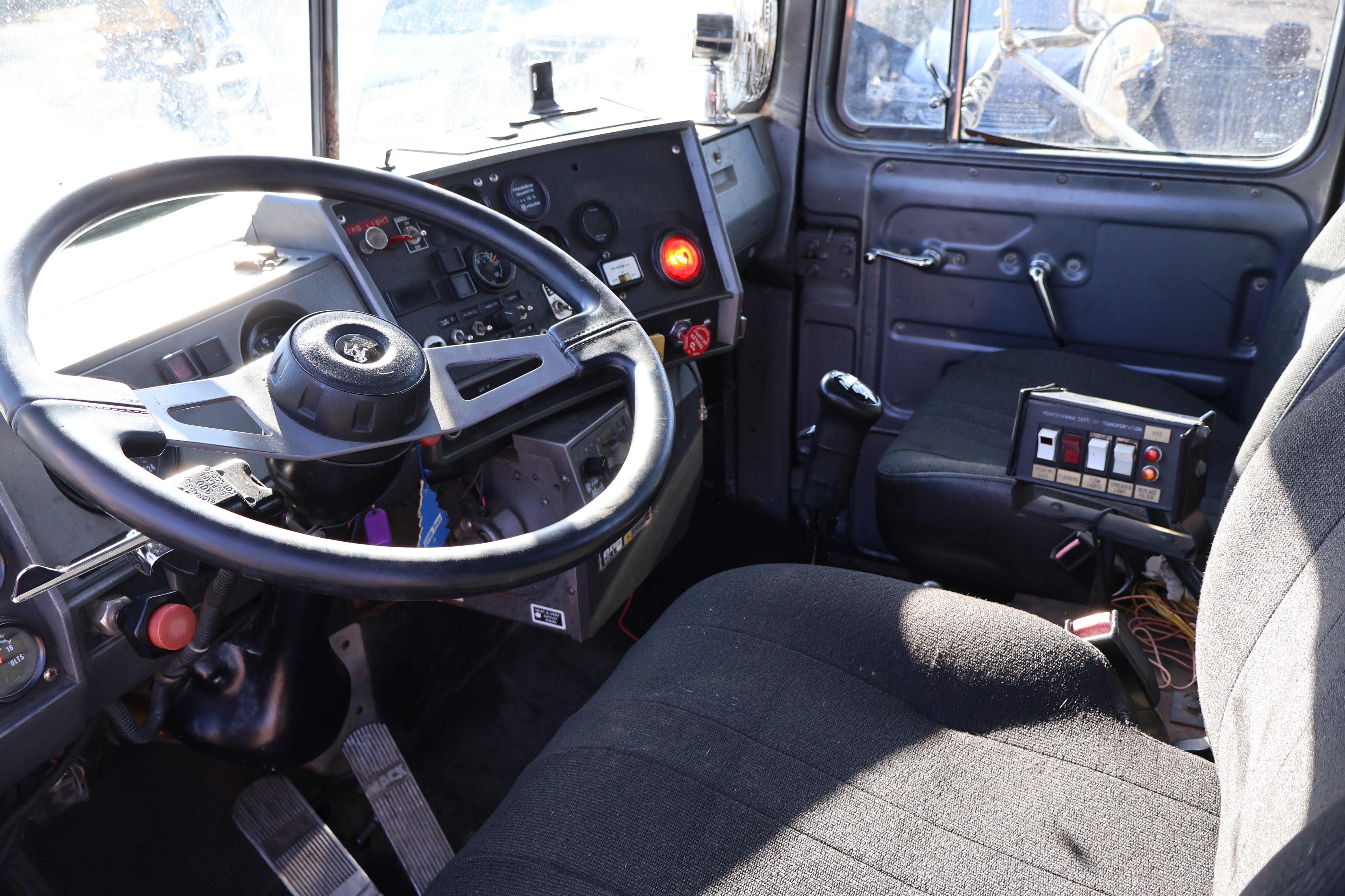 1996 MACK RD690S - Image 31