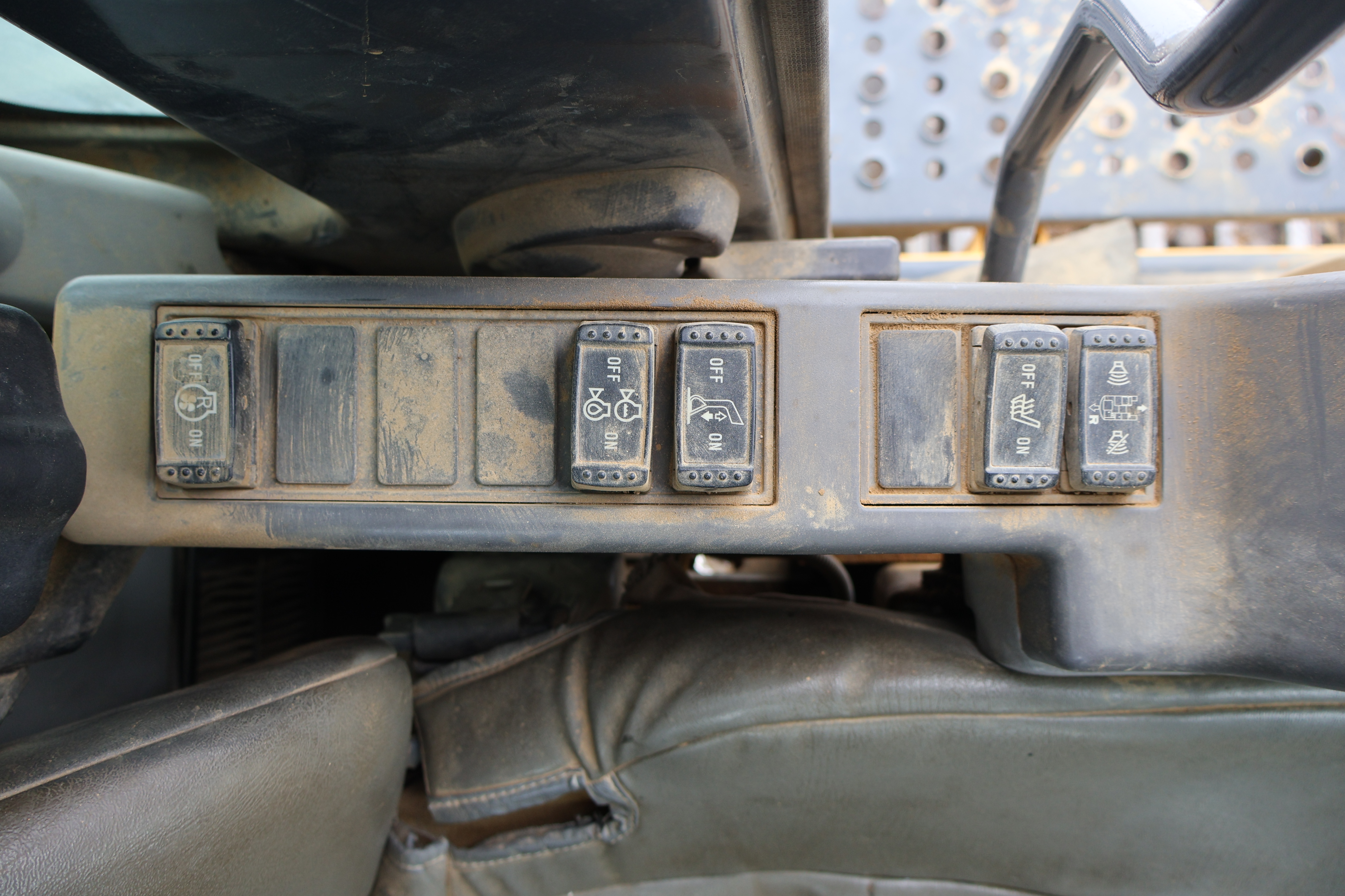 2006 DEERE 450D LC - Image 42