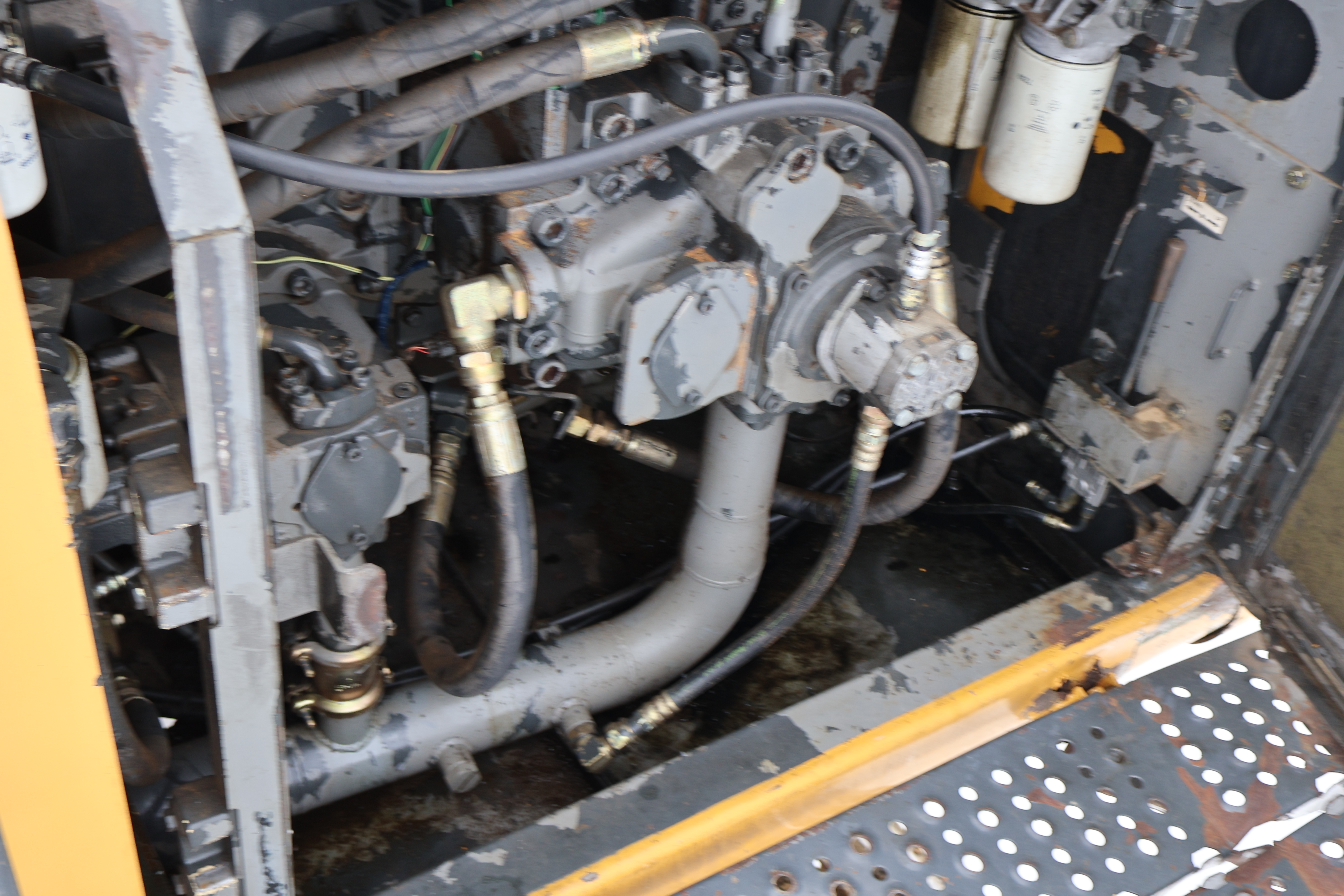 2006 DEERE 450D LC - Image 48