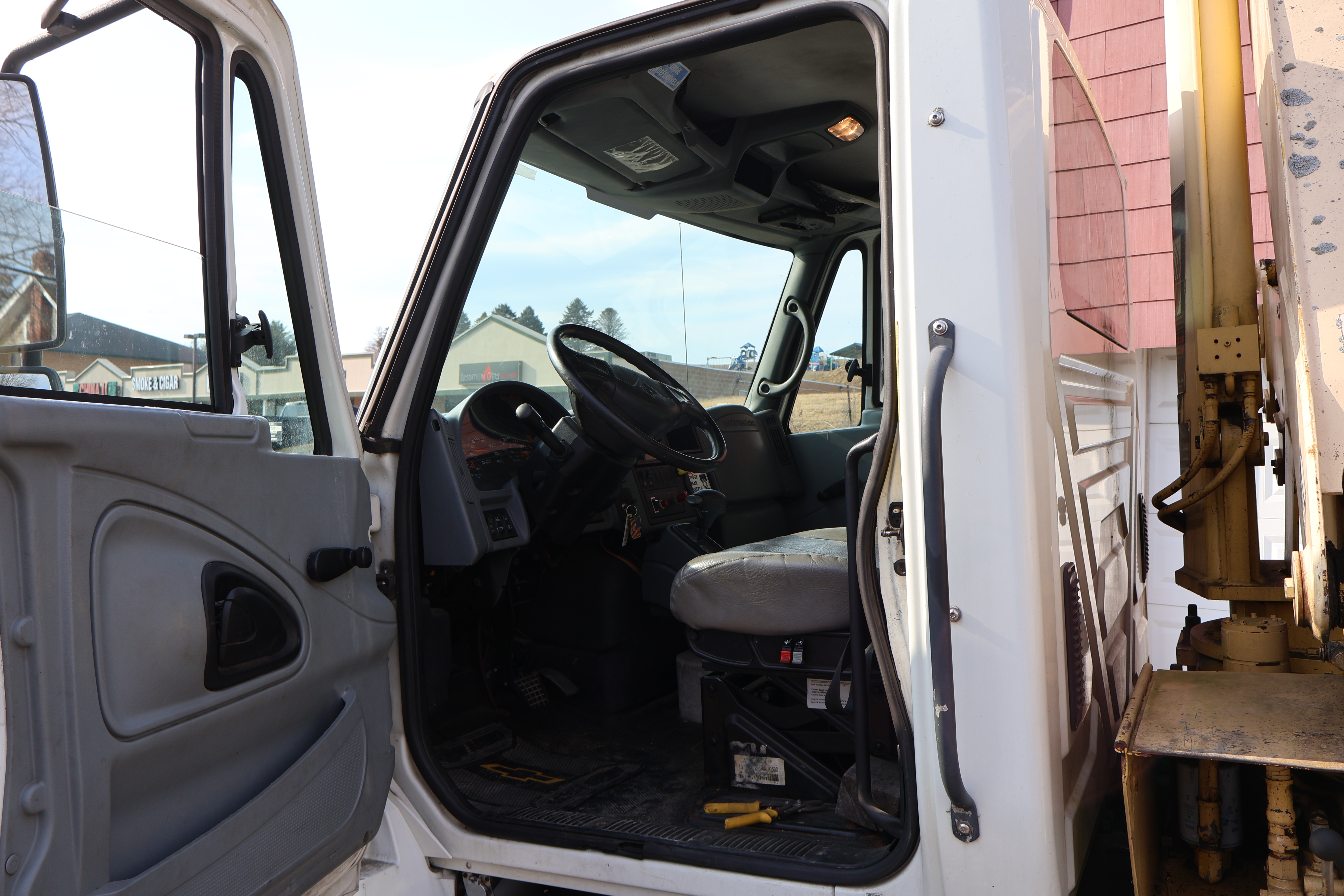 2007 INTERNATIONAL 4300 - Image 25