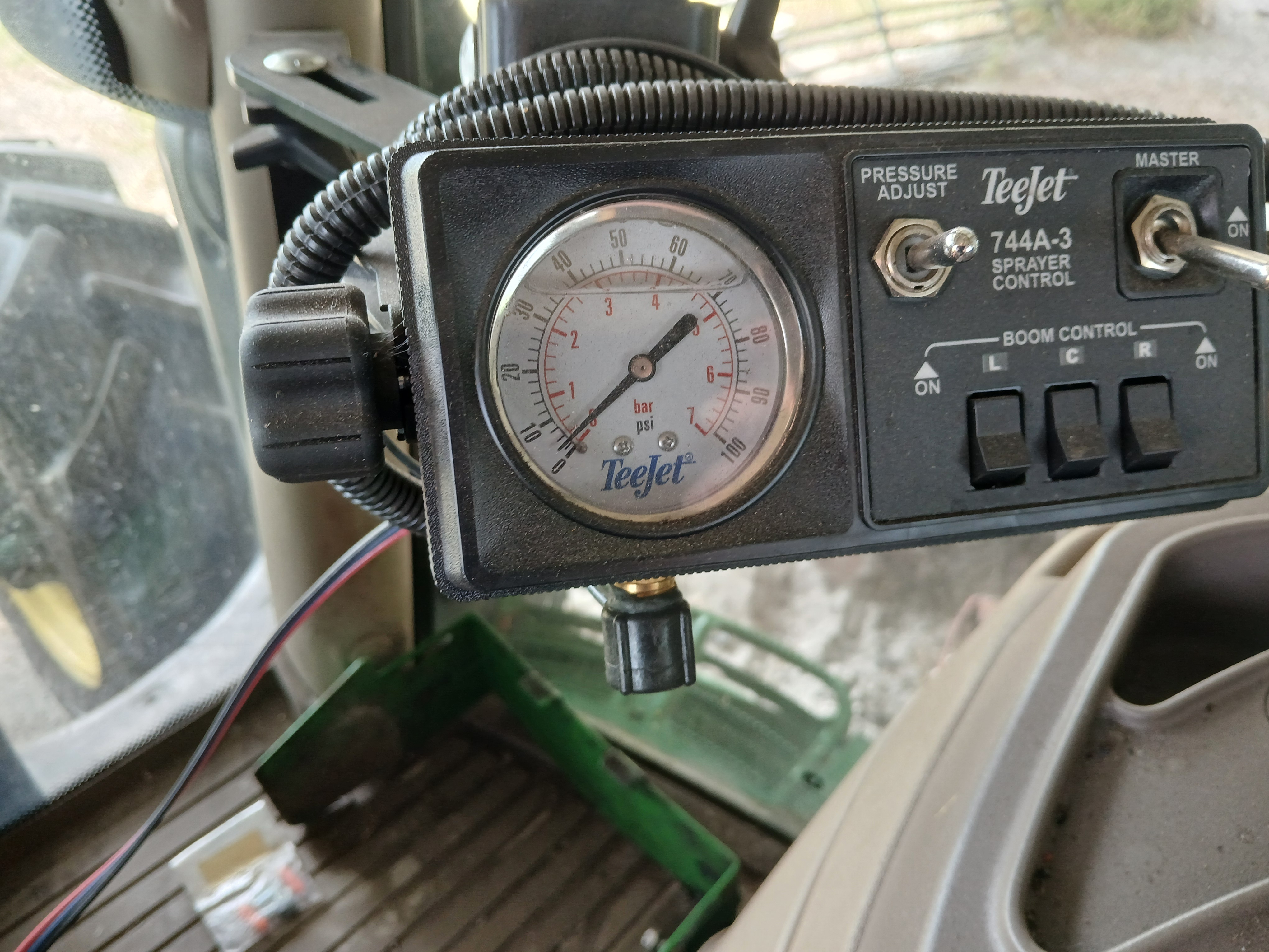 2021 JOHN DEERE 6145R - view 12 of 16