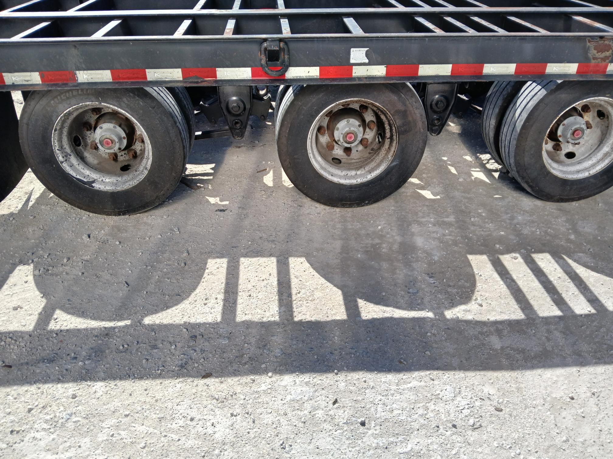 2017 KAUFMAN Tri-Axle - view 2 of 12