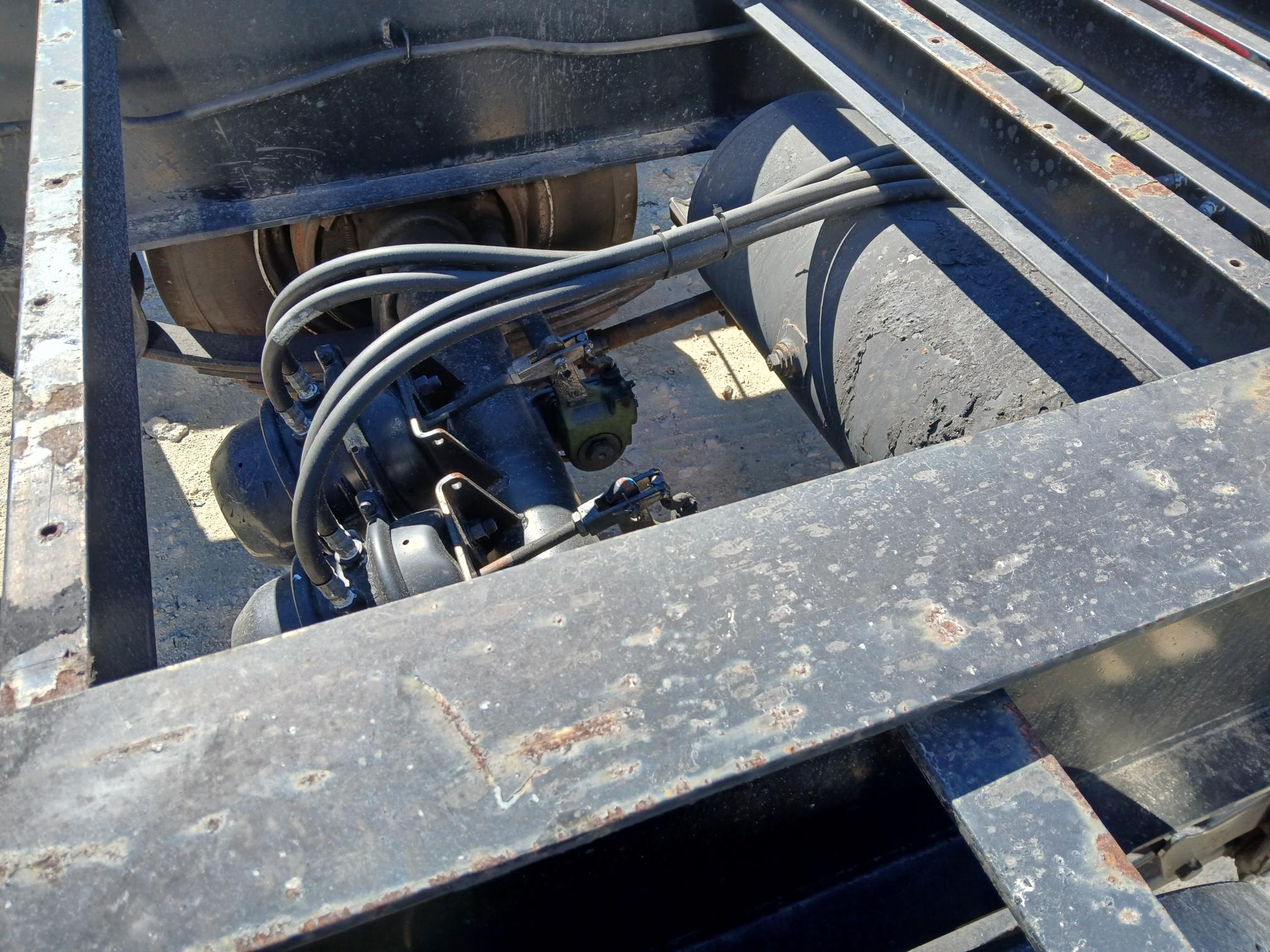 2017 KAUFMAN Tri-Axle - Image 8