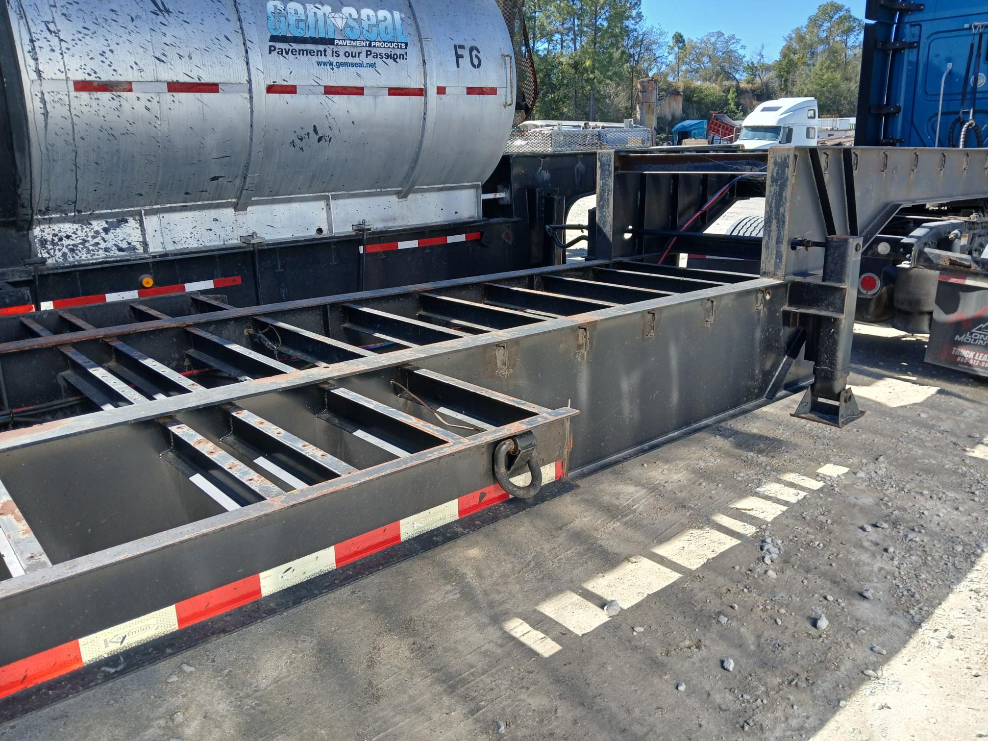 2017 KAUFMAN Tri-Axle - Image 4