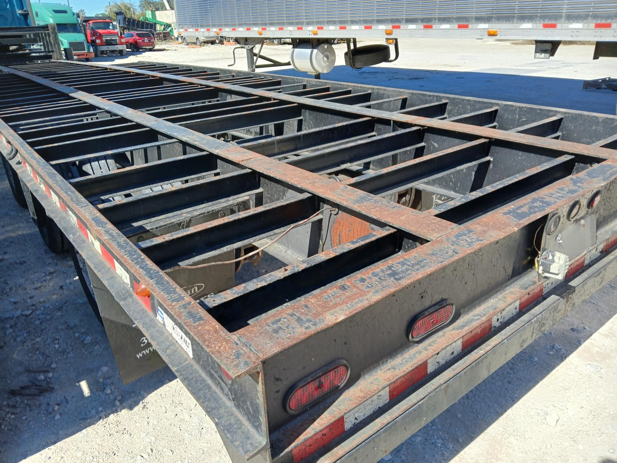 2017 KAUFMAN Tri-Axle - Image 12