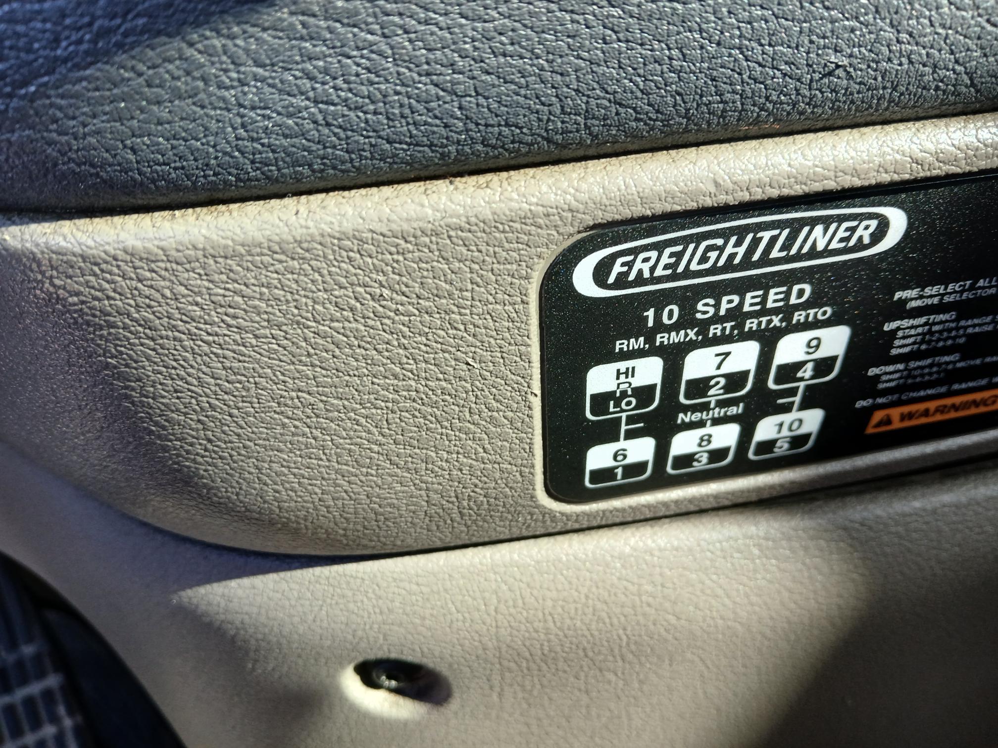 2011 FREIGHTLINER Cascadia - view 12 of 16