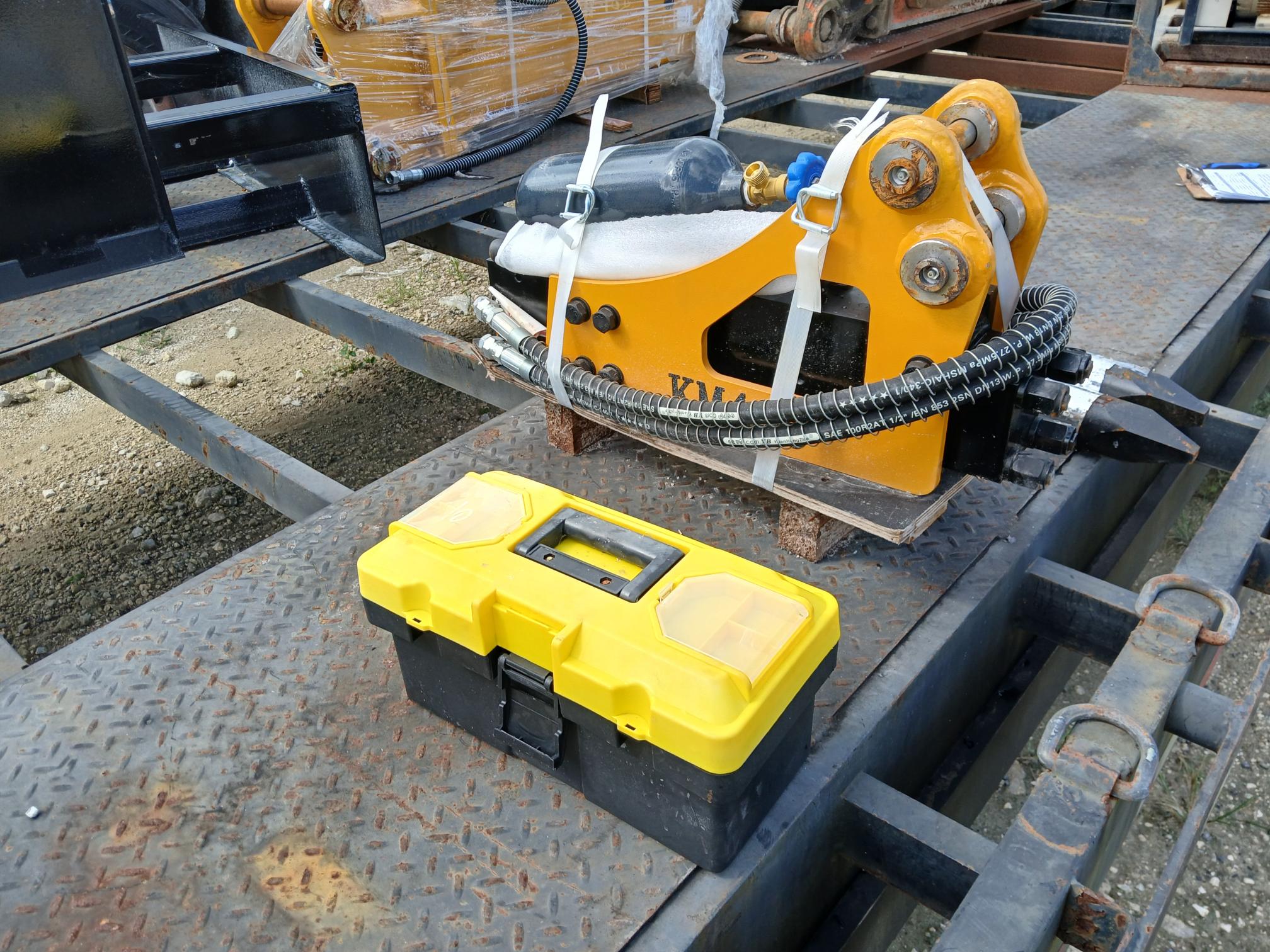 2025 KMC 400 - Image 2