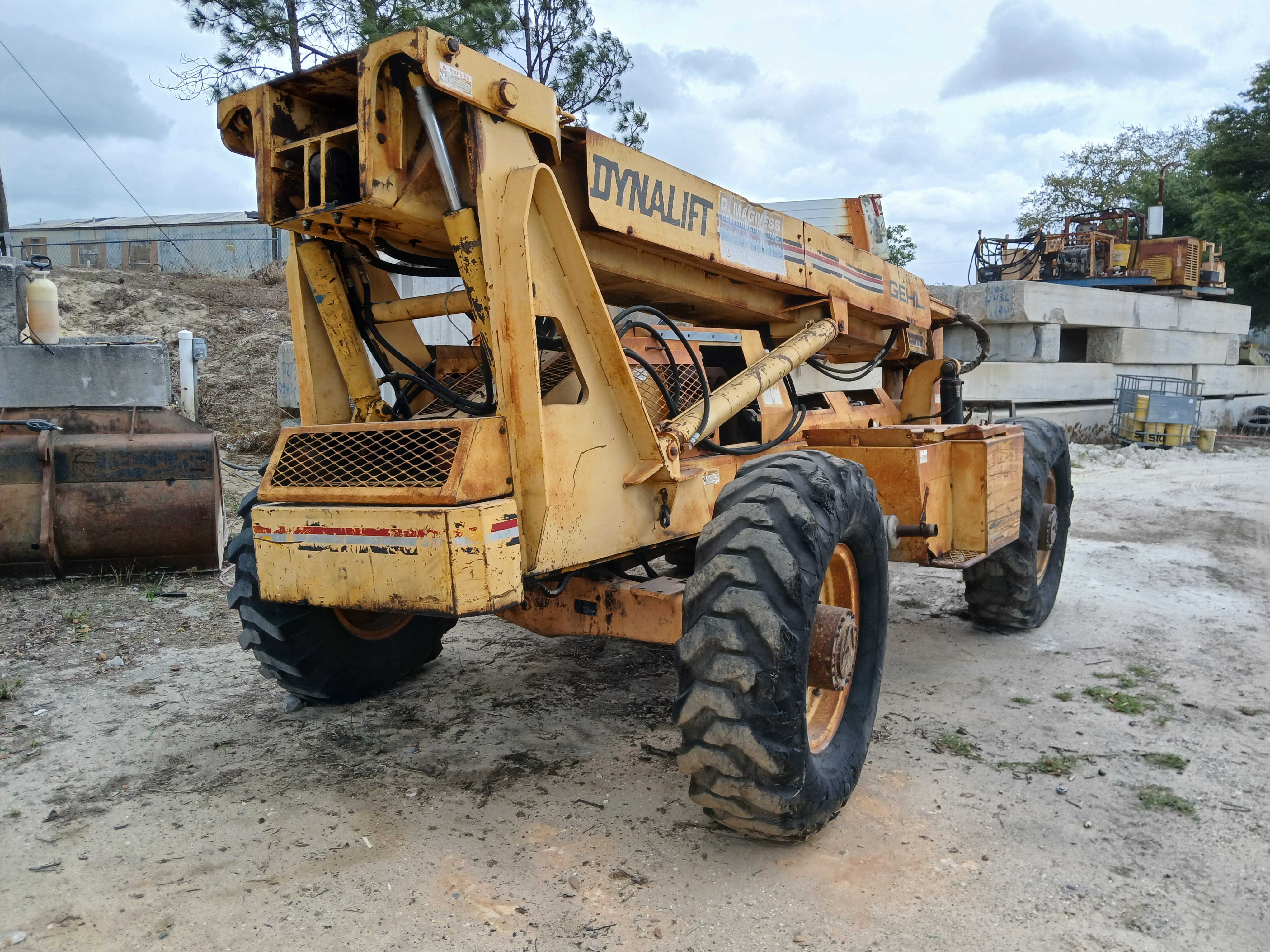 1998 GEHL 663 - Image 2