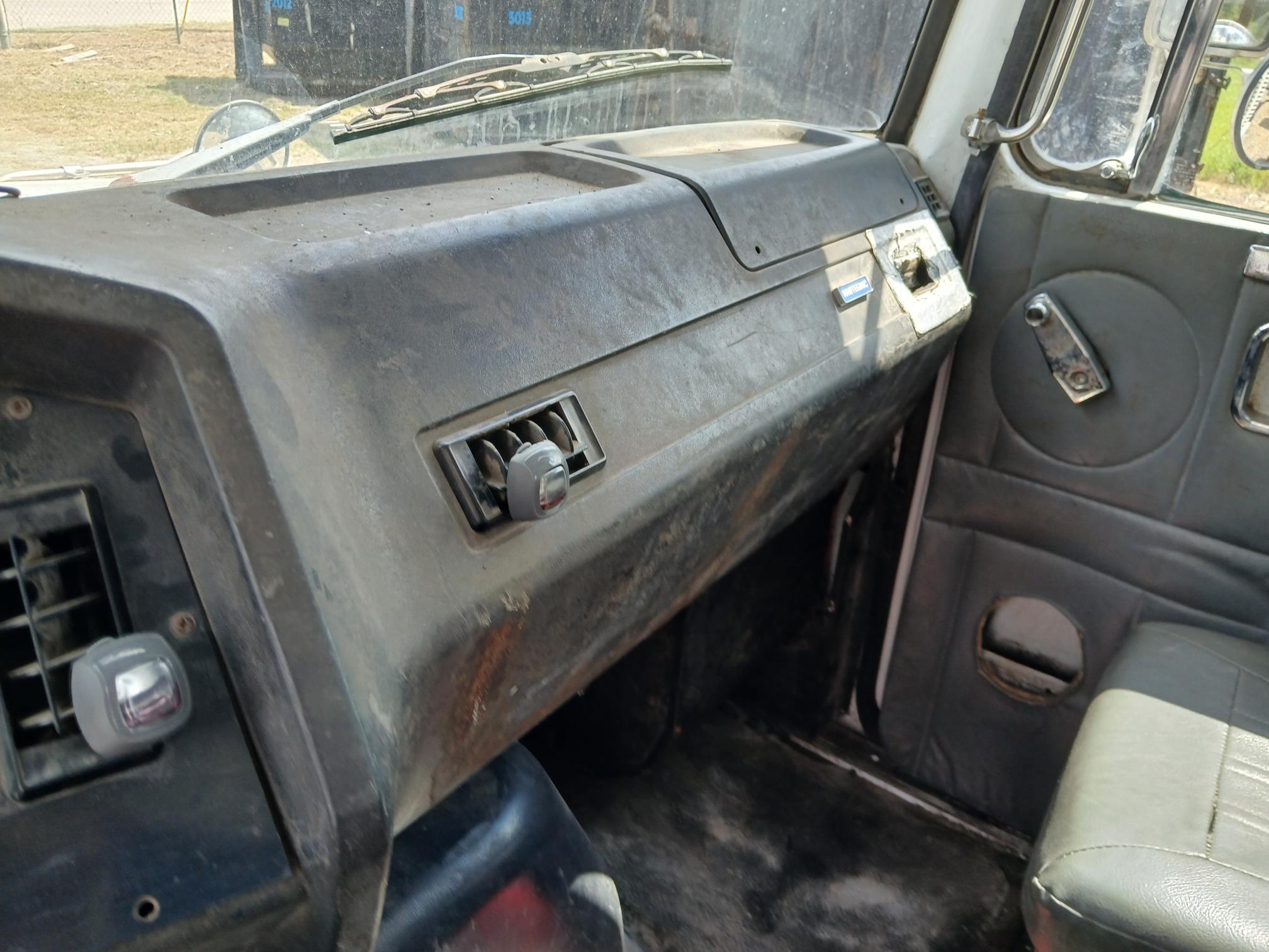 1995 WHITE/GMC WG - view 12 of 17