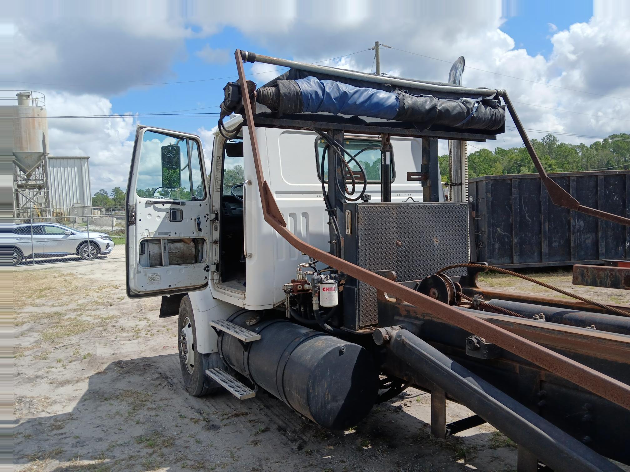 1995 WHITE/GMC WG - Image 2