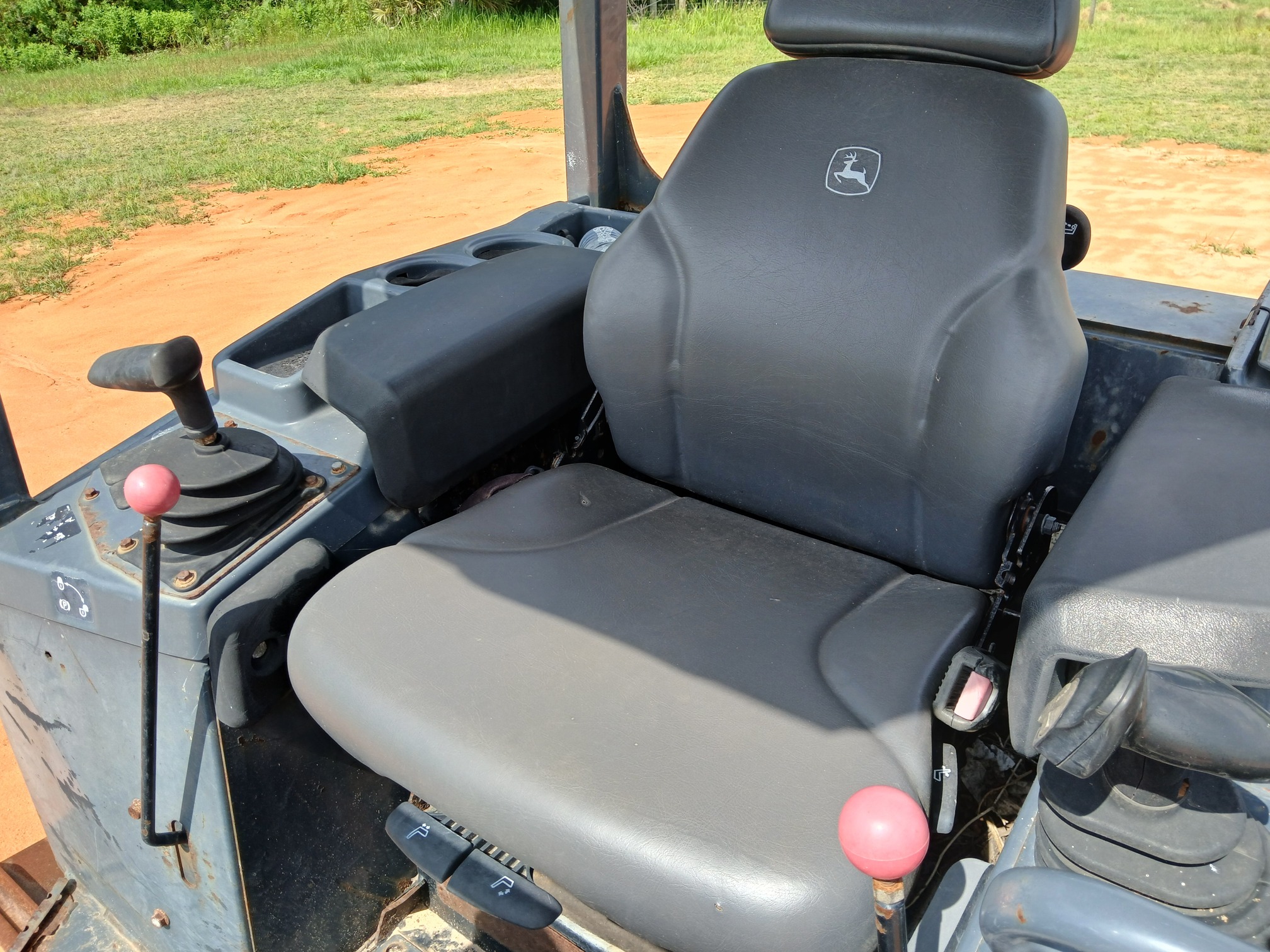 2015 DEERE 650K - Image 18