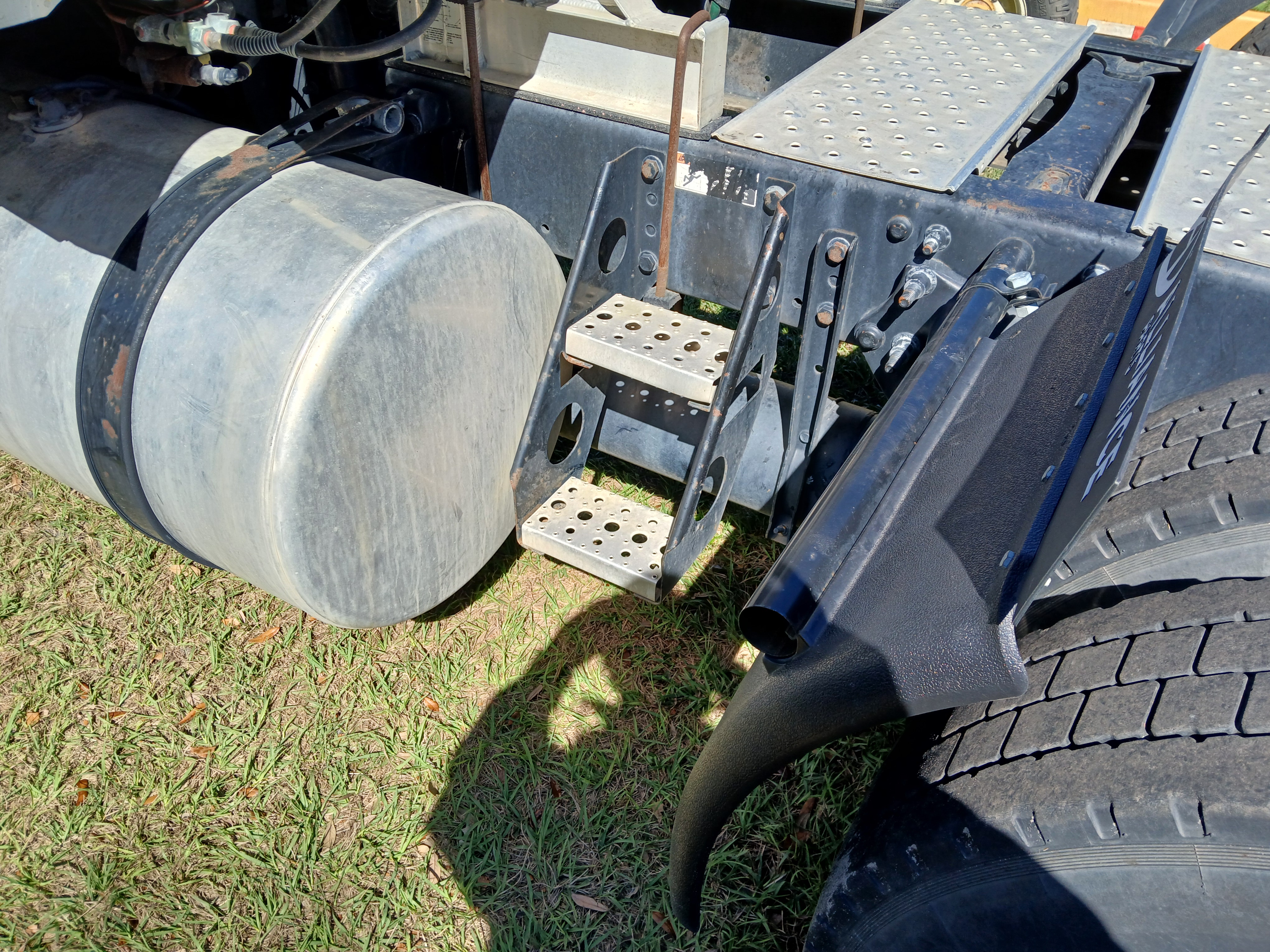 2014 FREIGHTLINER Cascadia - Image 8