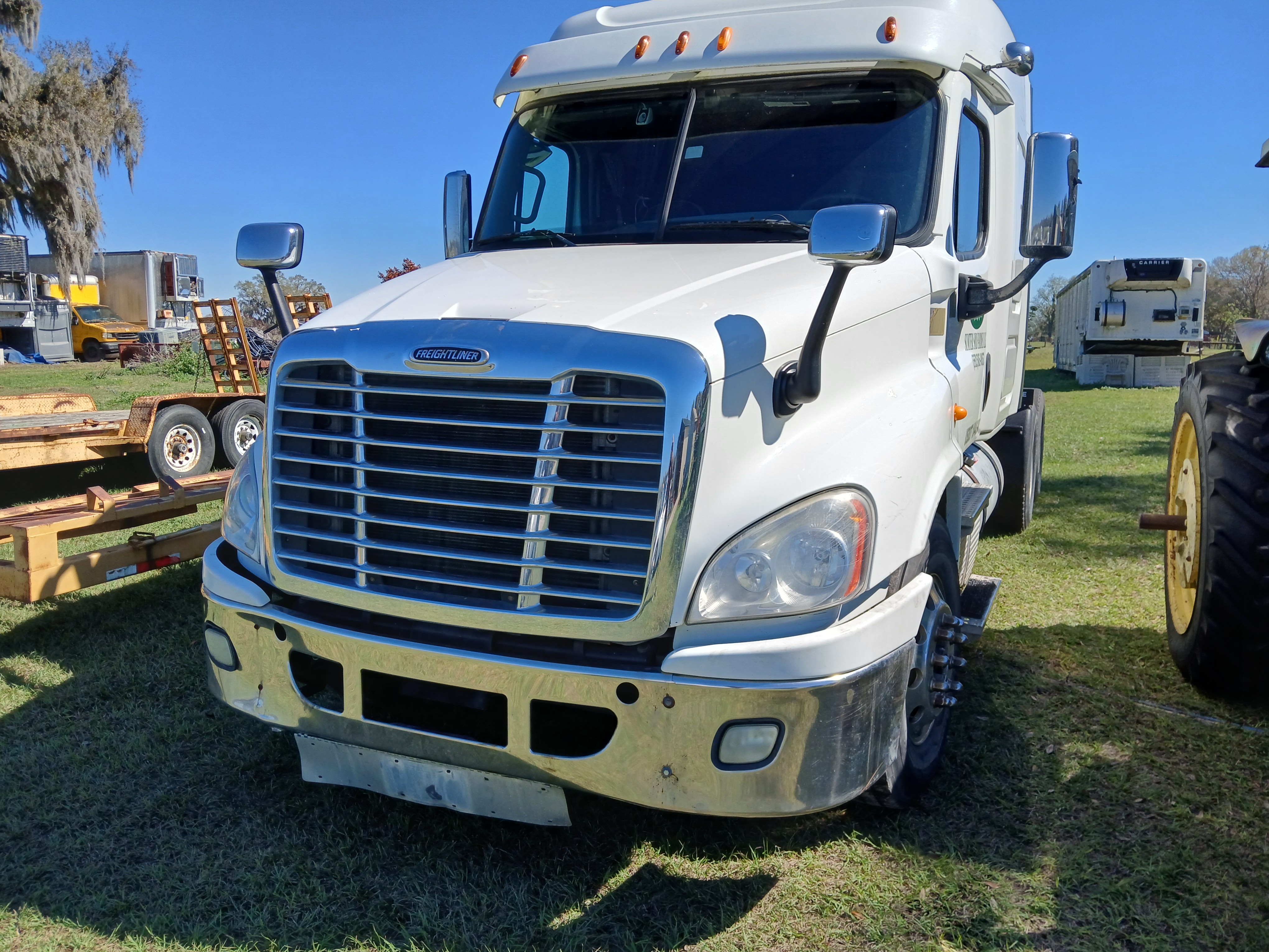 2014 FREIGHTLINER Cascadia - view 1 of 15