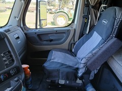 2014 FREIGHTLINER Cascadia - Image 11